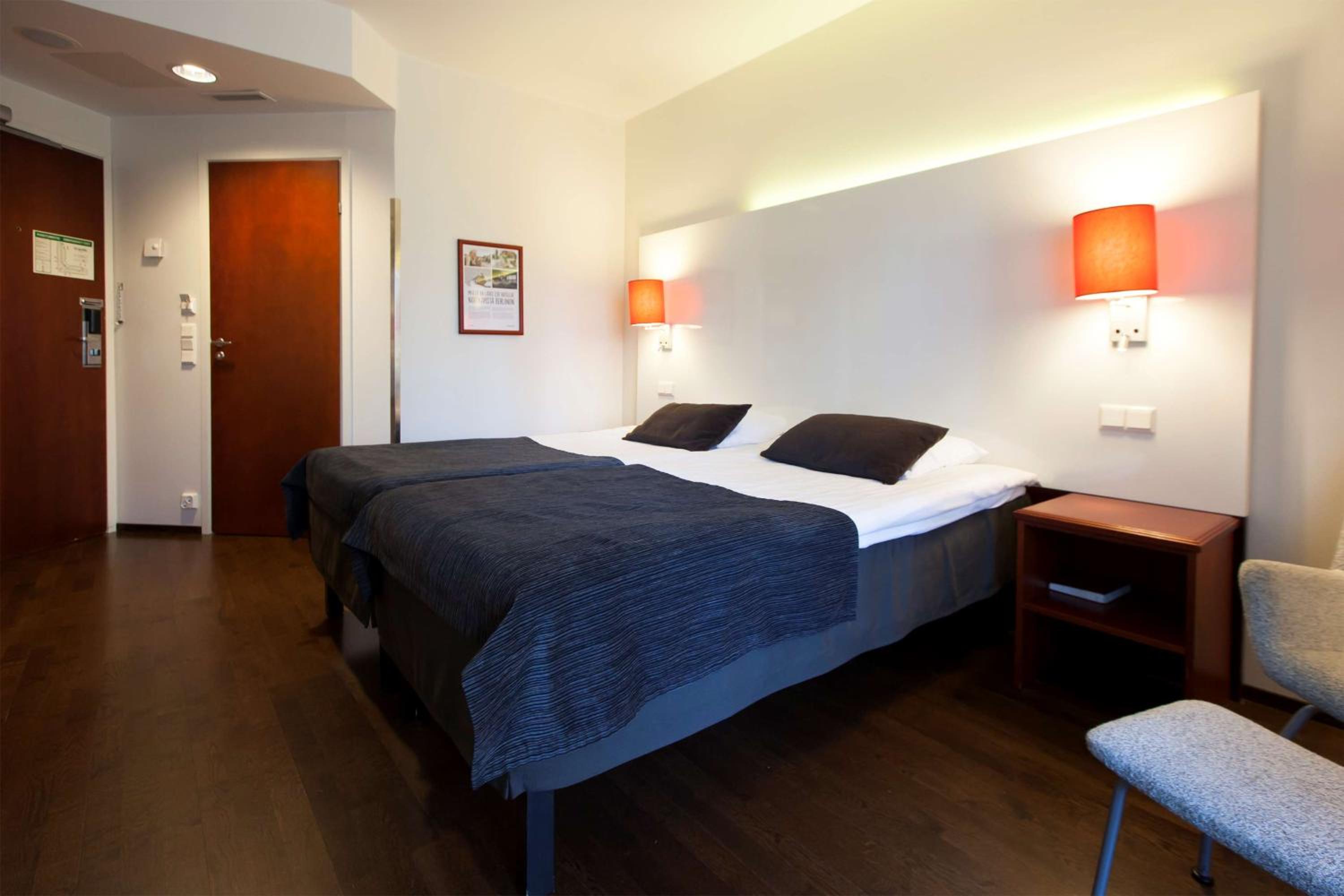 Standard Twin Room - Photo 4