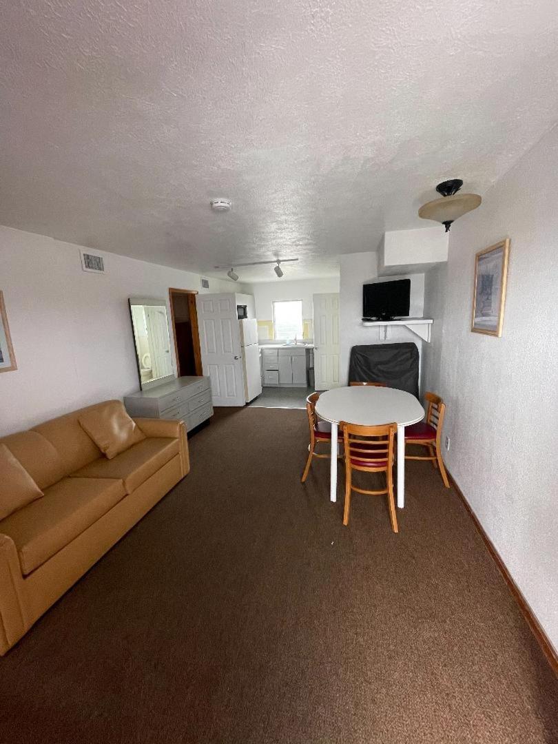 One-Bedroom Apartment photo 2