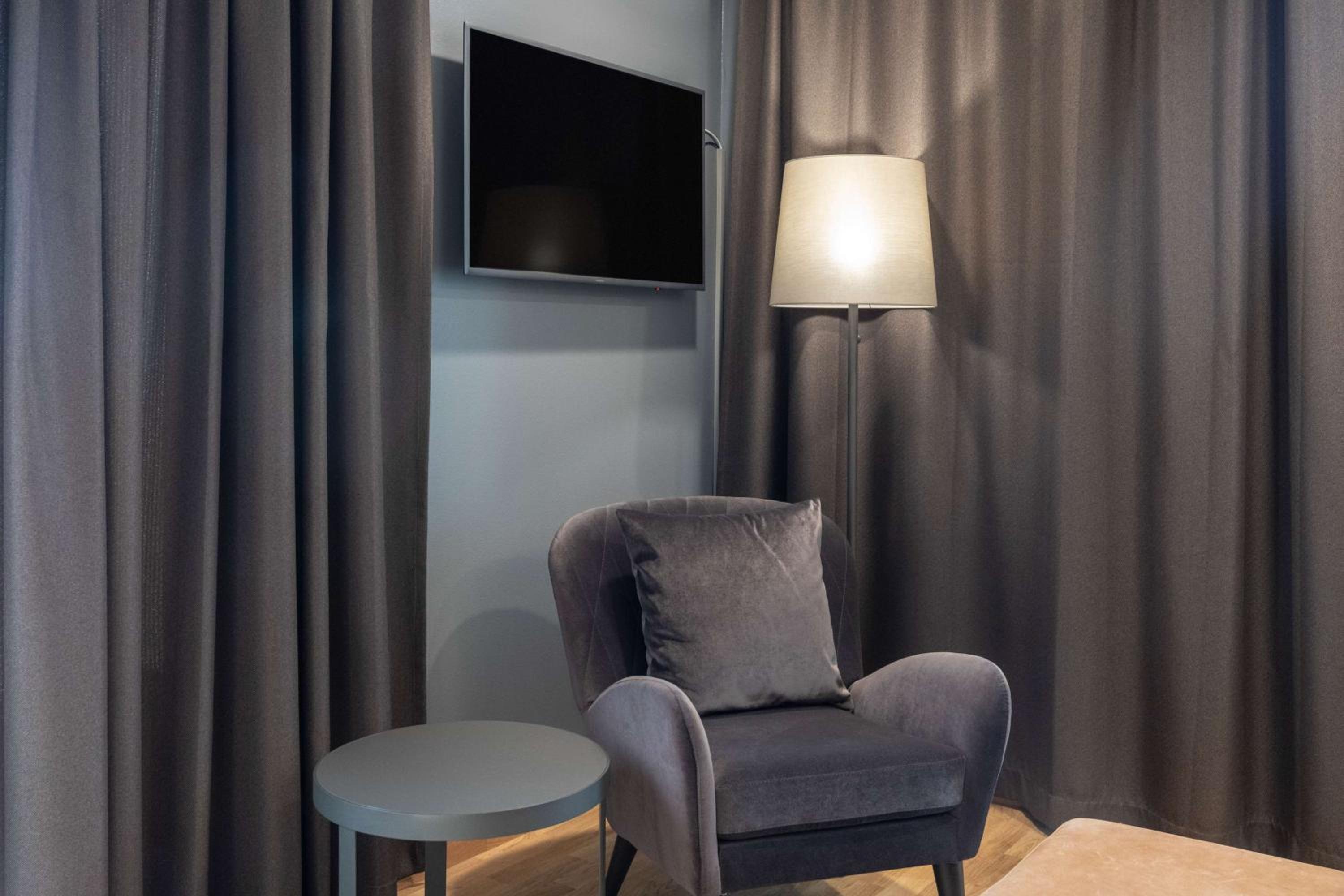 Superior King Room - Photo 3