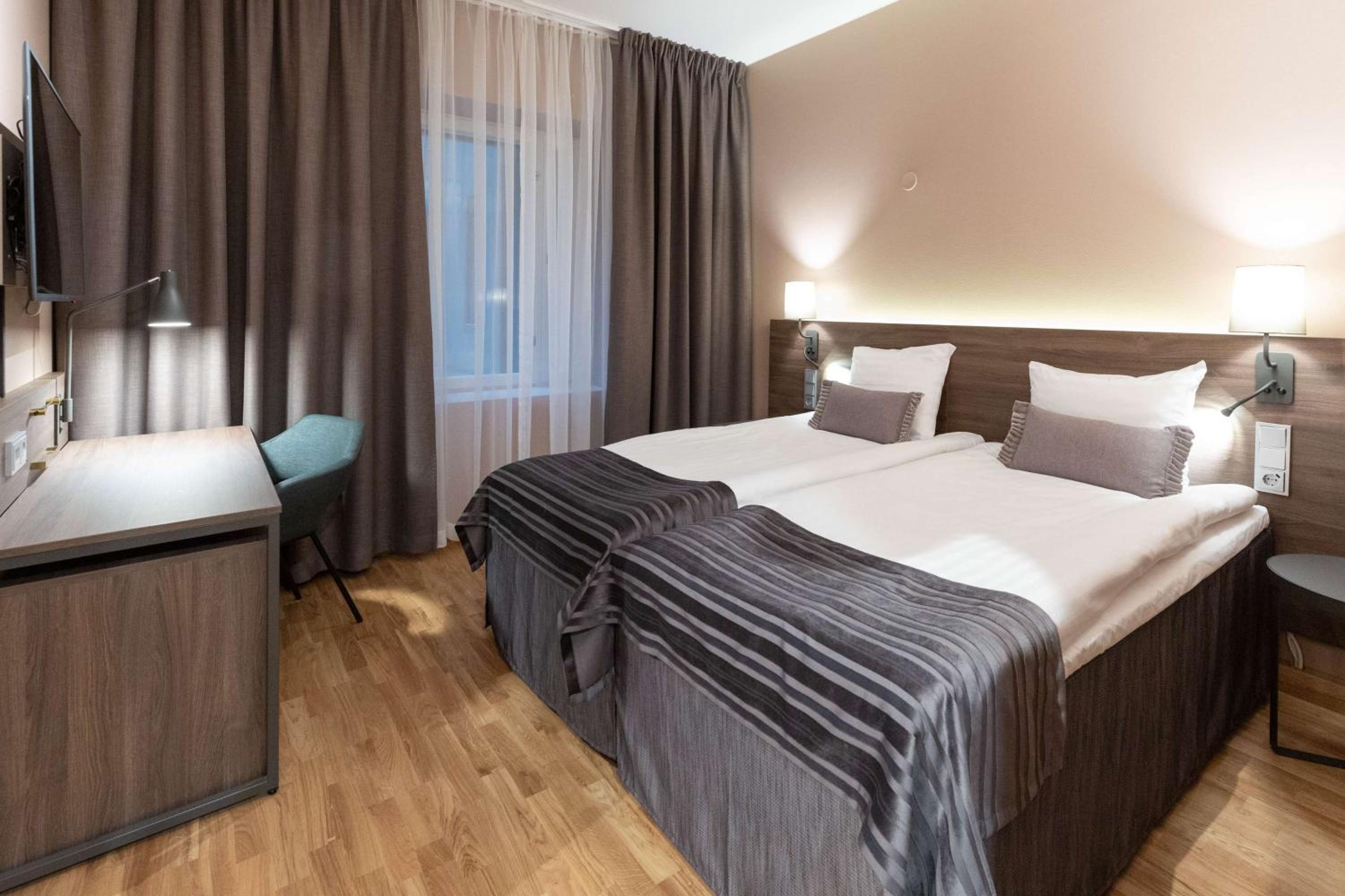 Standard Twin Room - Photo 2