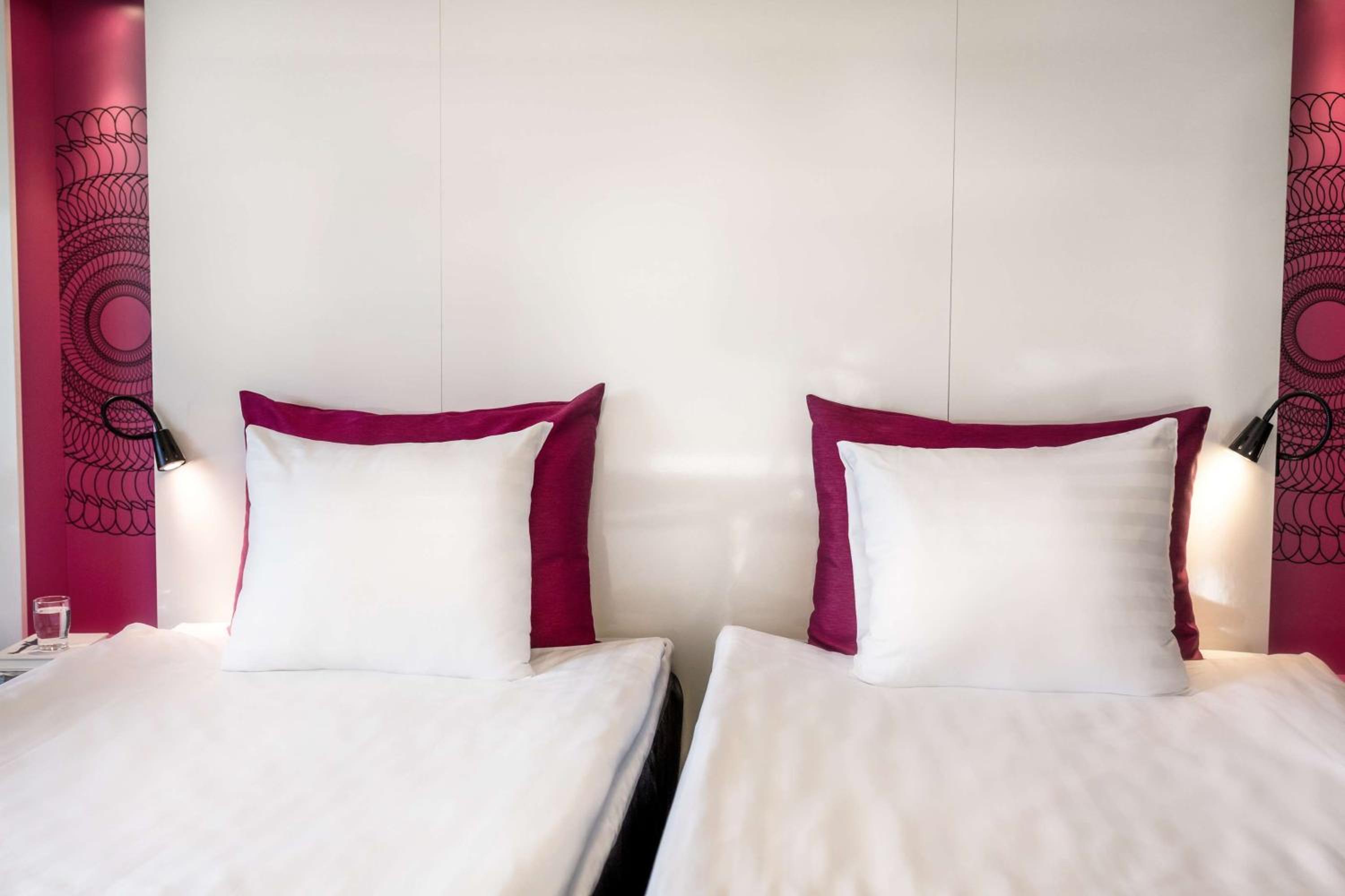 Standard Double or Twin Room - Photo 7