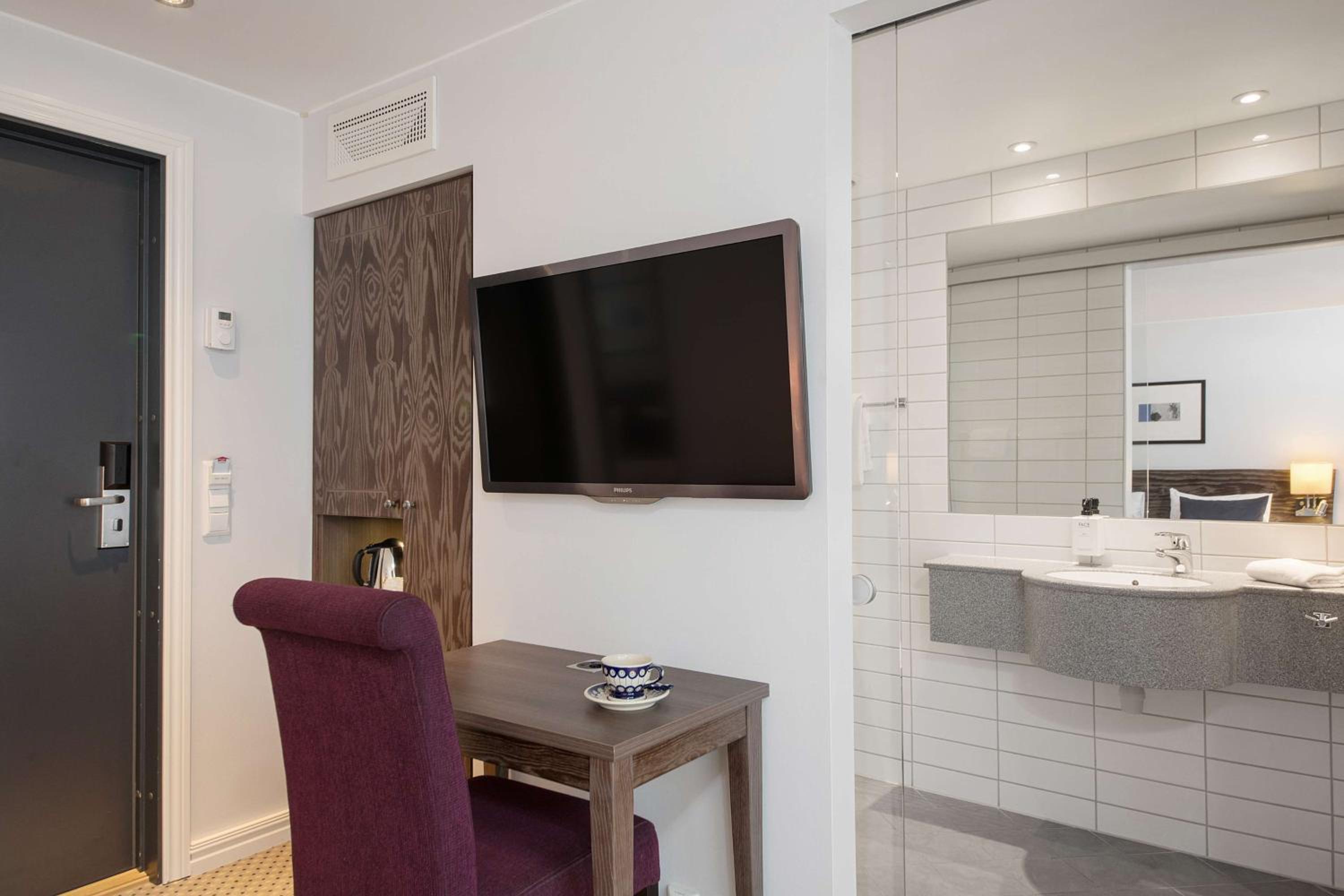 Standard Twin Room - Photo 5