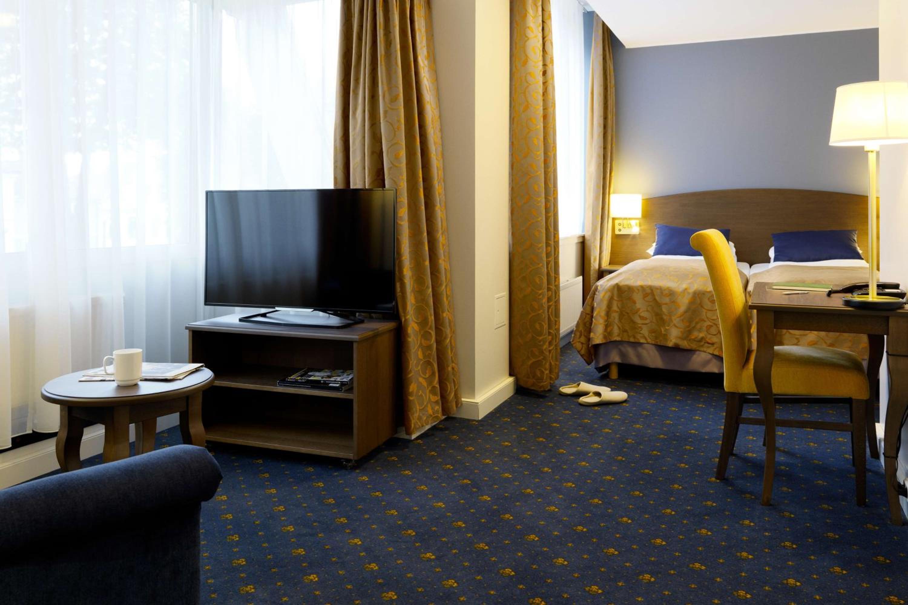 Standard Twin Room - Photo 3