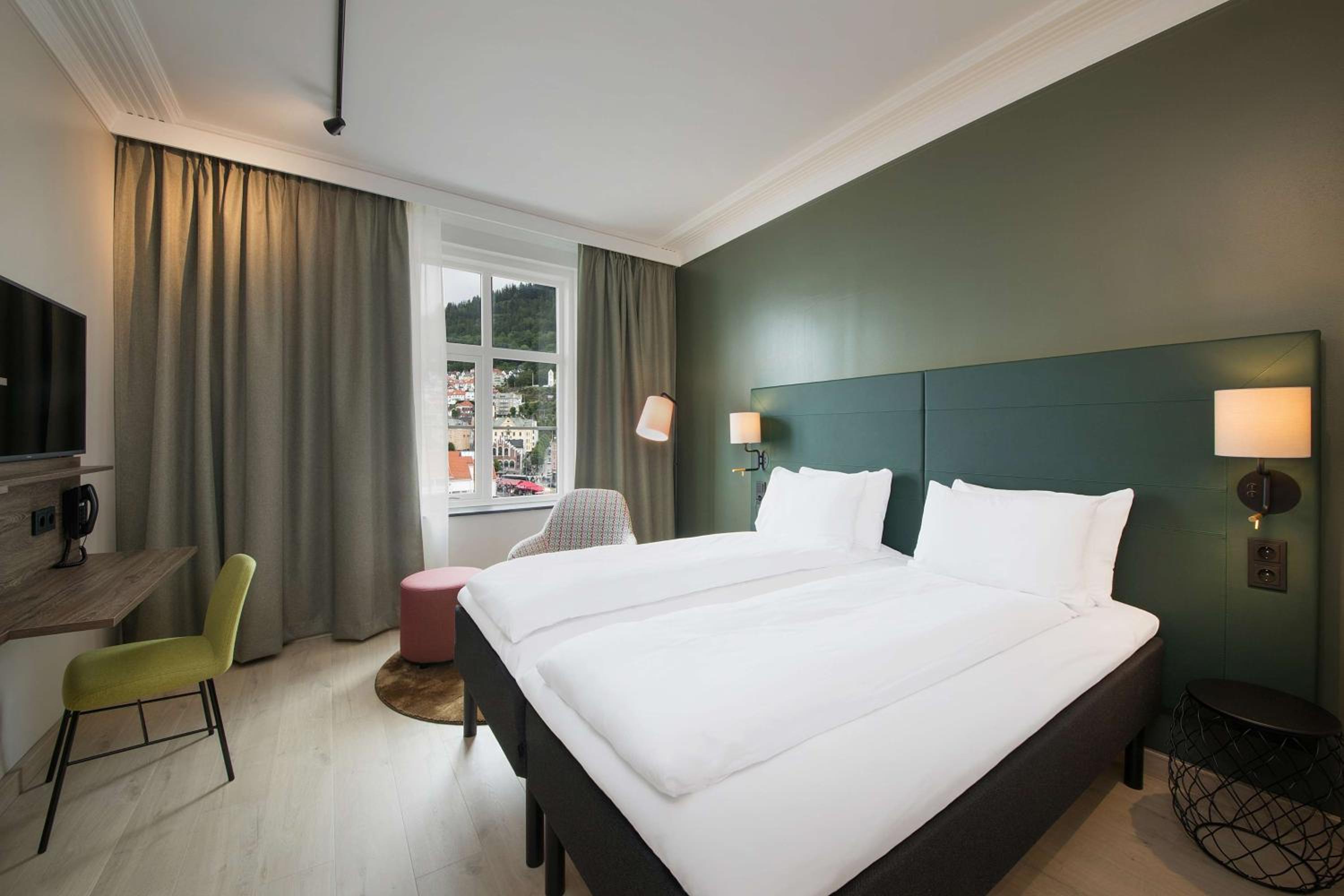 Superior Twin Room with View - Photo 3