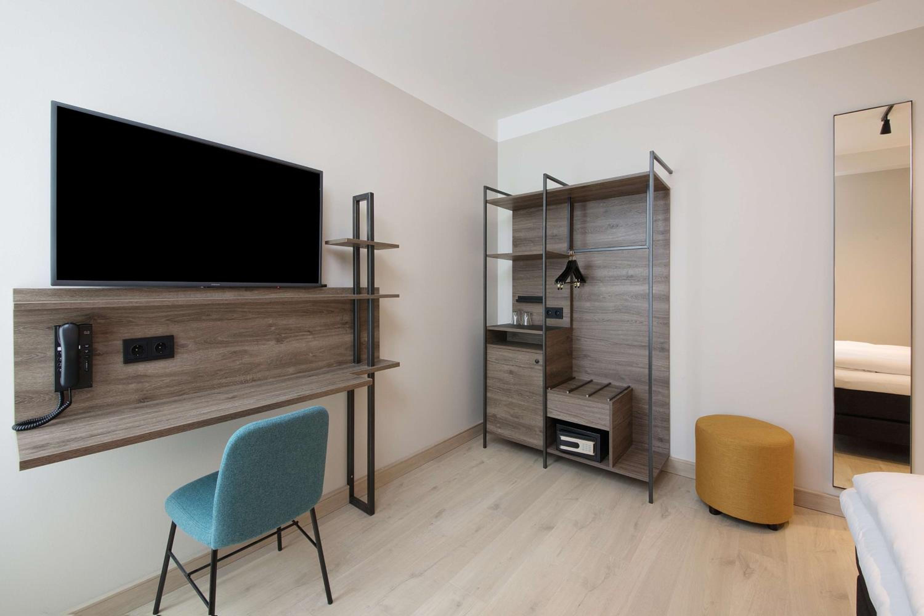 Family Room - Photo 7