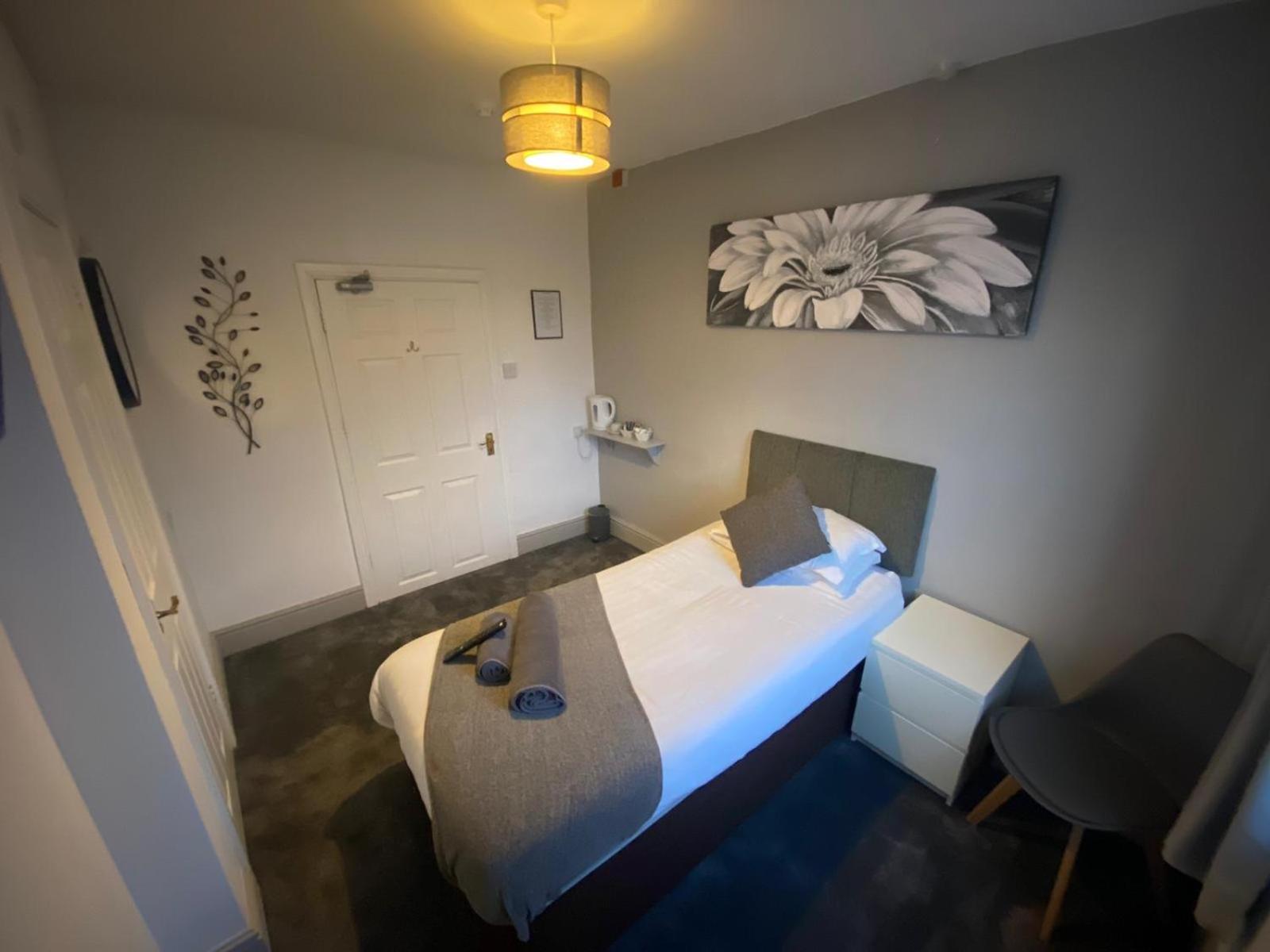 Double Room with Private External Bathroom photo 2