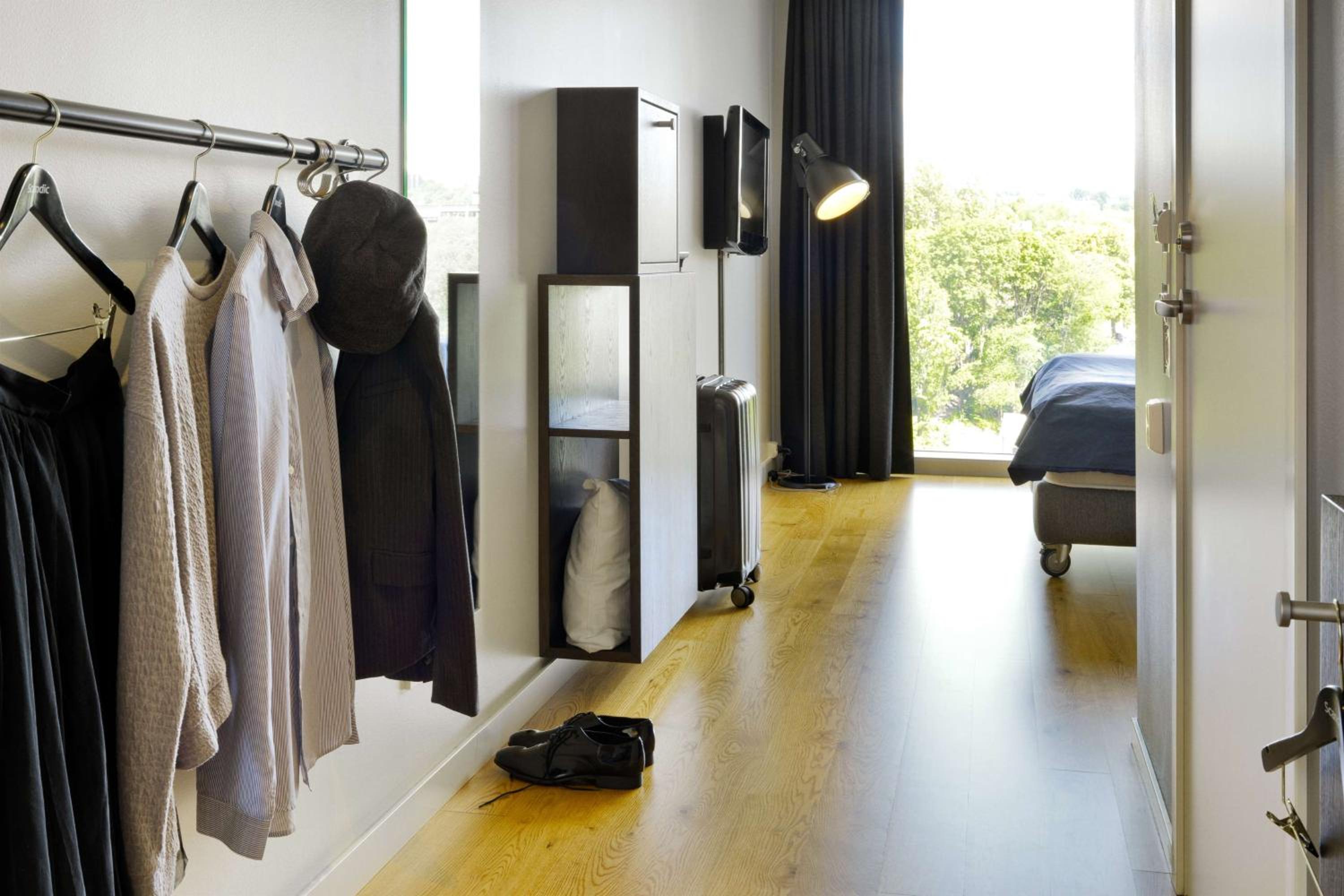 Standard Twin Room - Photo 5