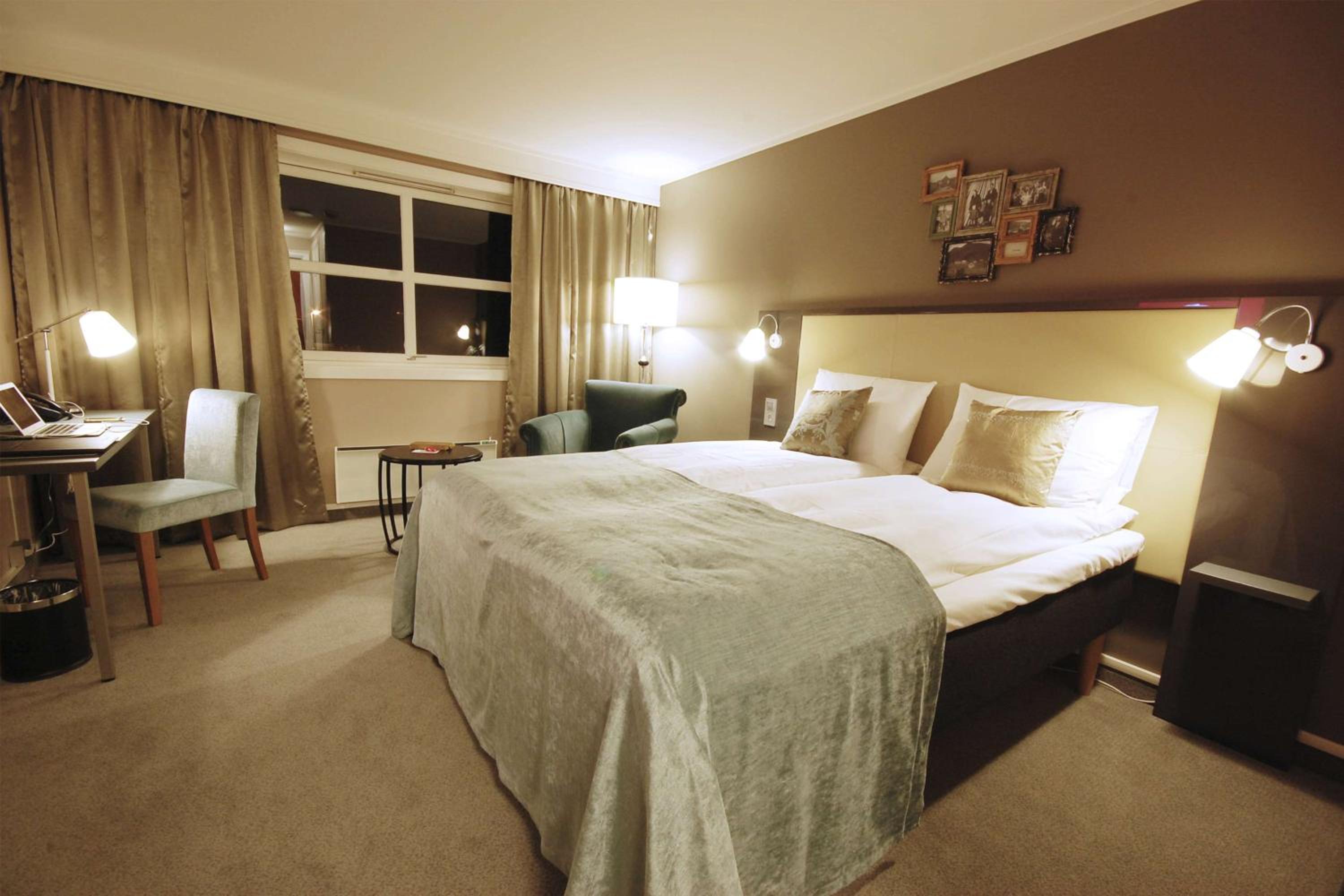 Standard Twin Room - Photo 4