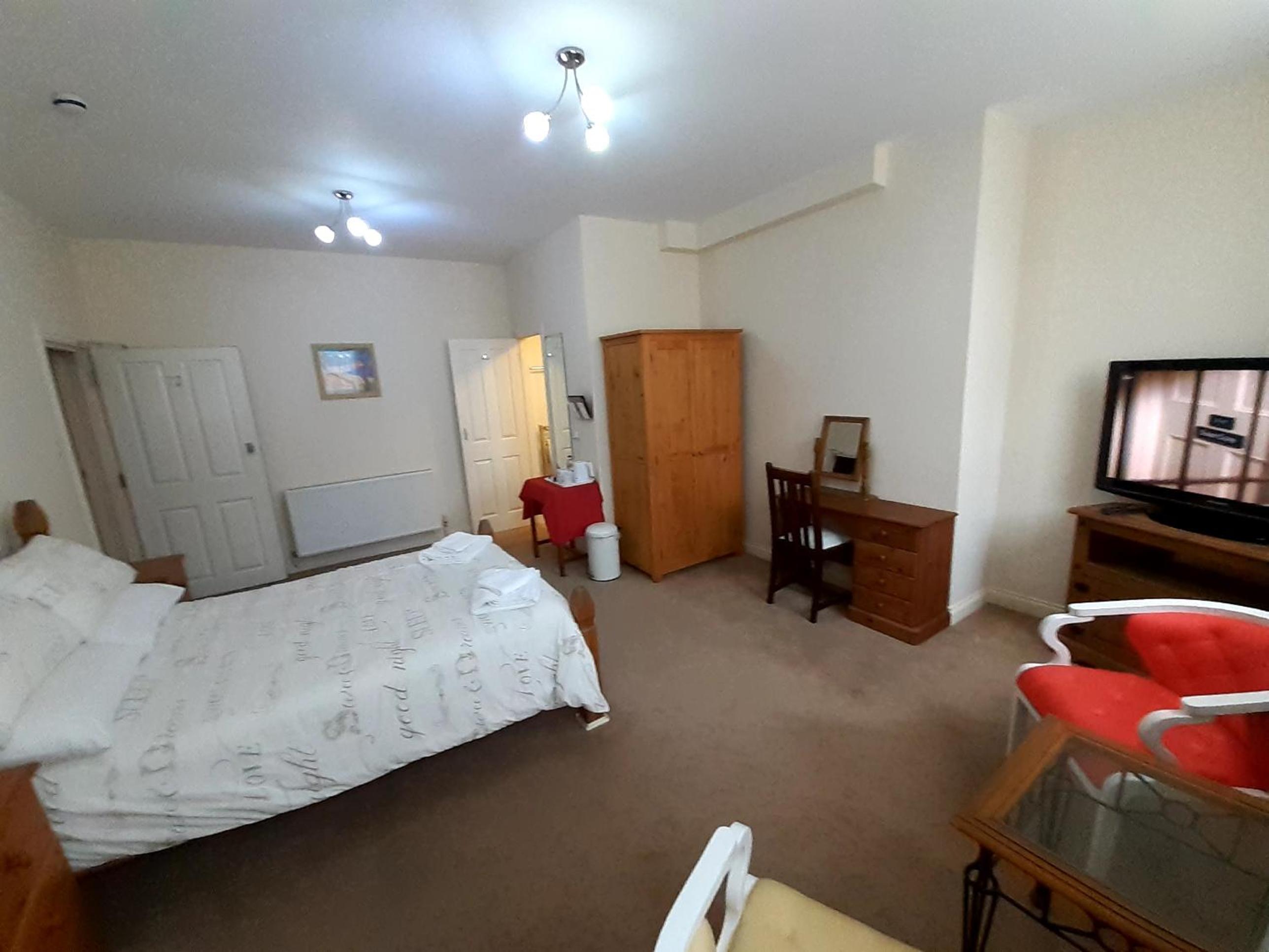 Large Double Room (Lower Ground Floor) photo 2