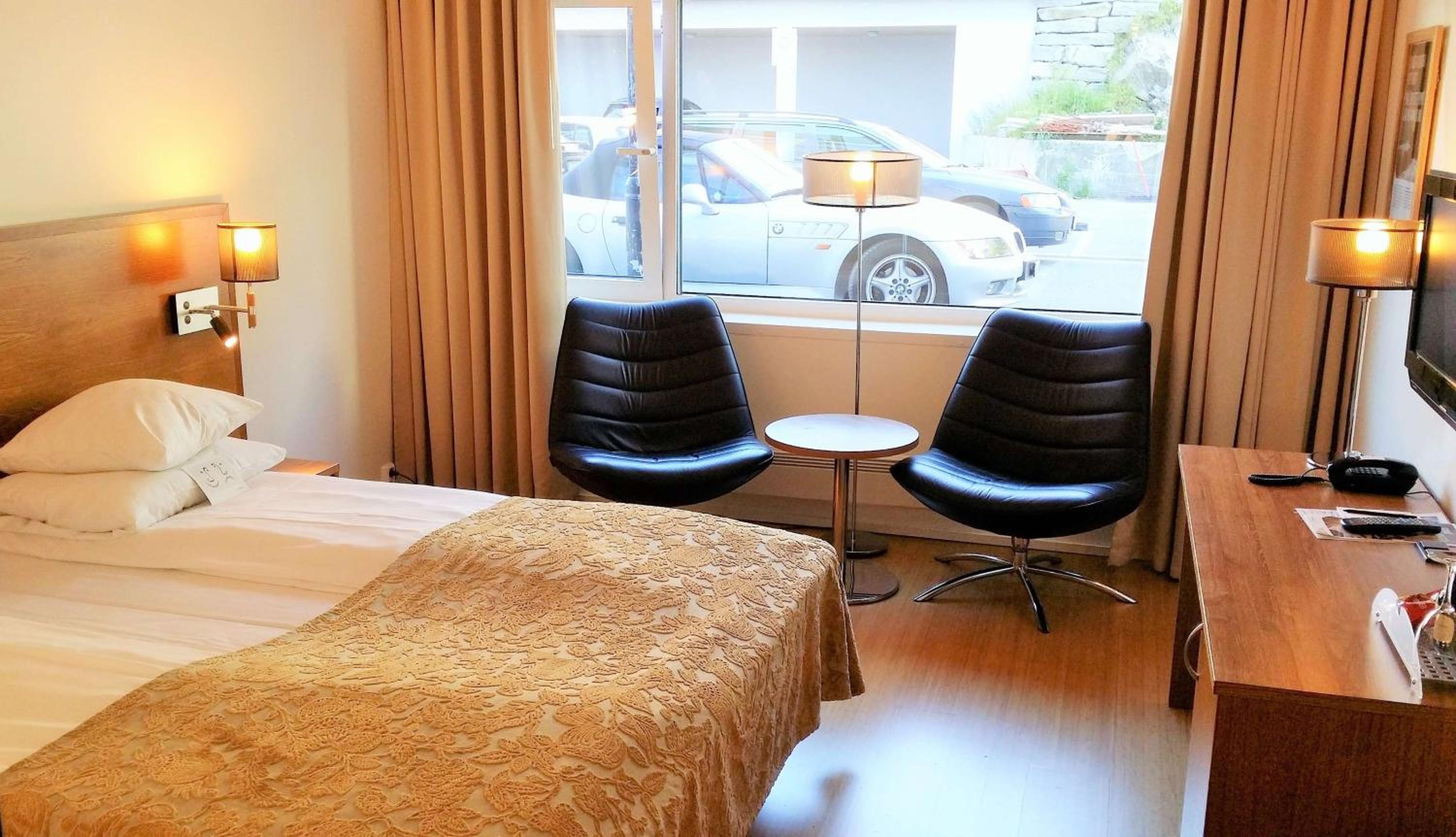 Economy Twin Room - Photo 3