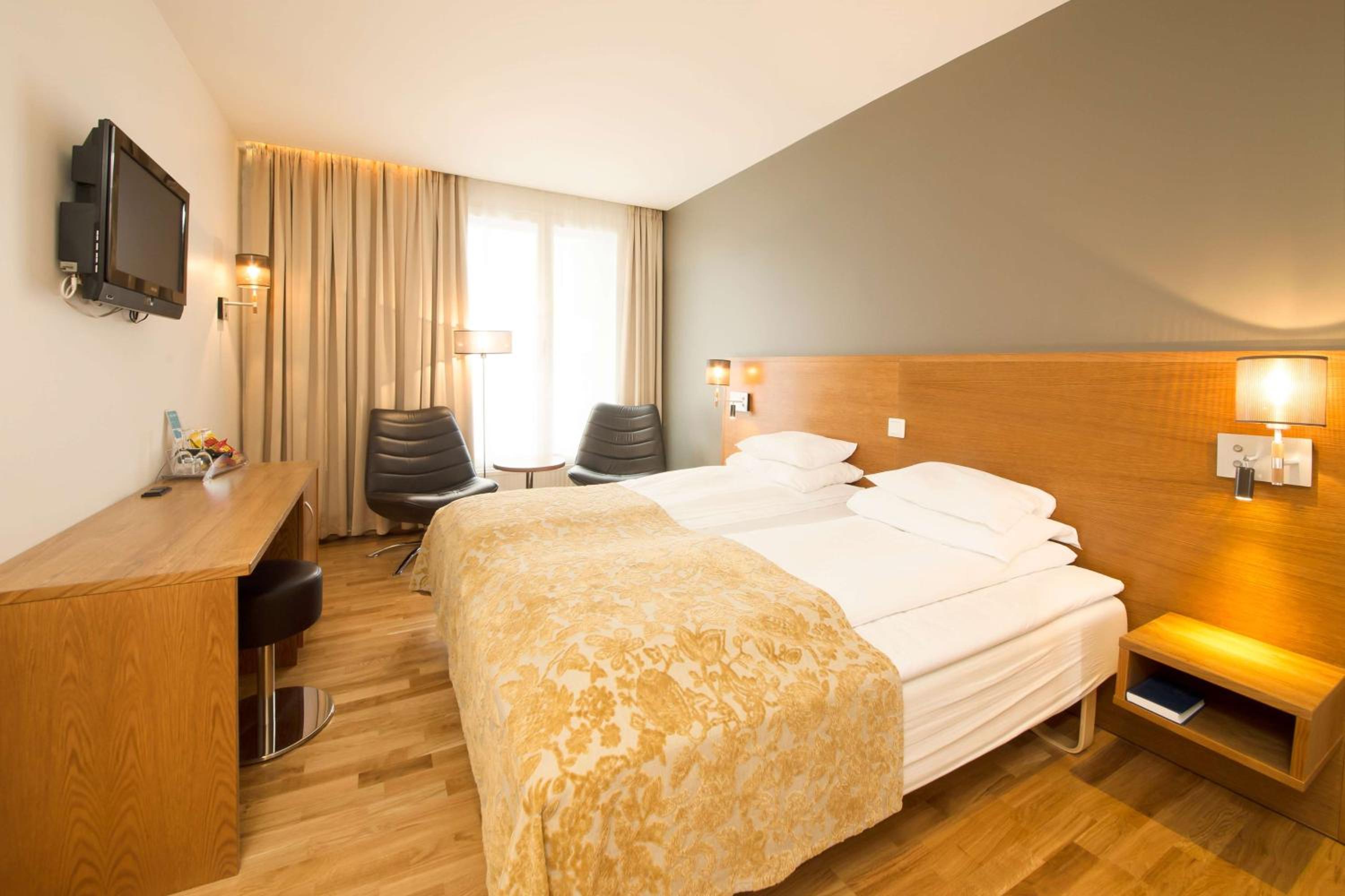 Economy Twin Room - Photo 5