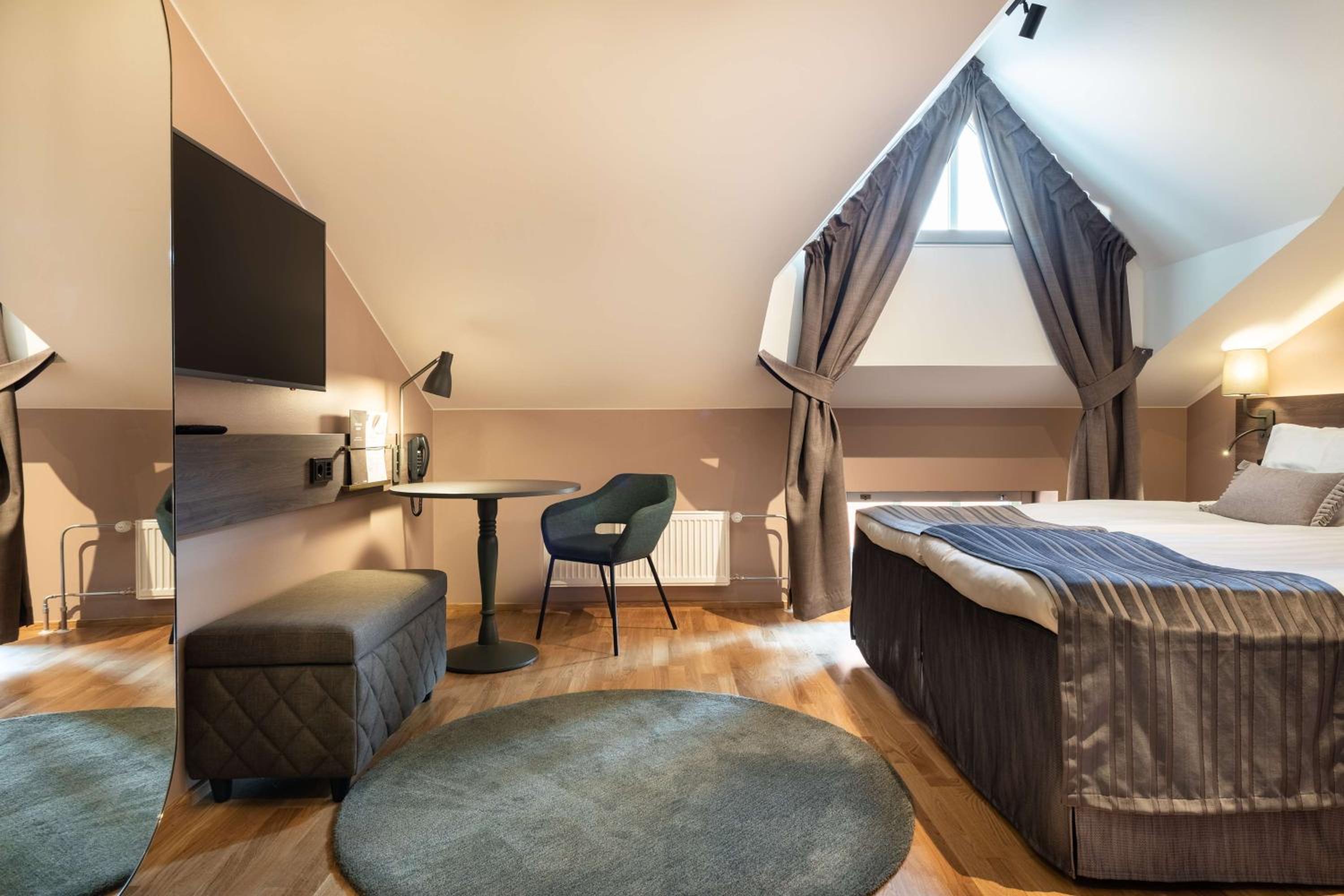 Standard King Room - Photo 3