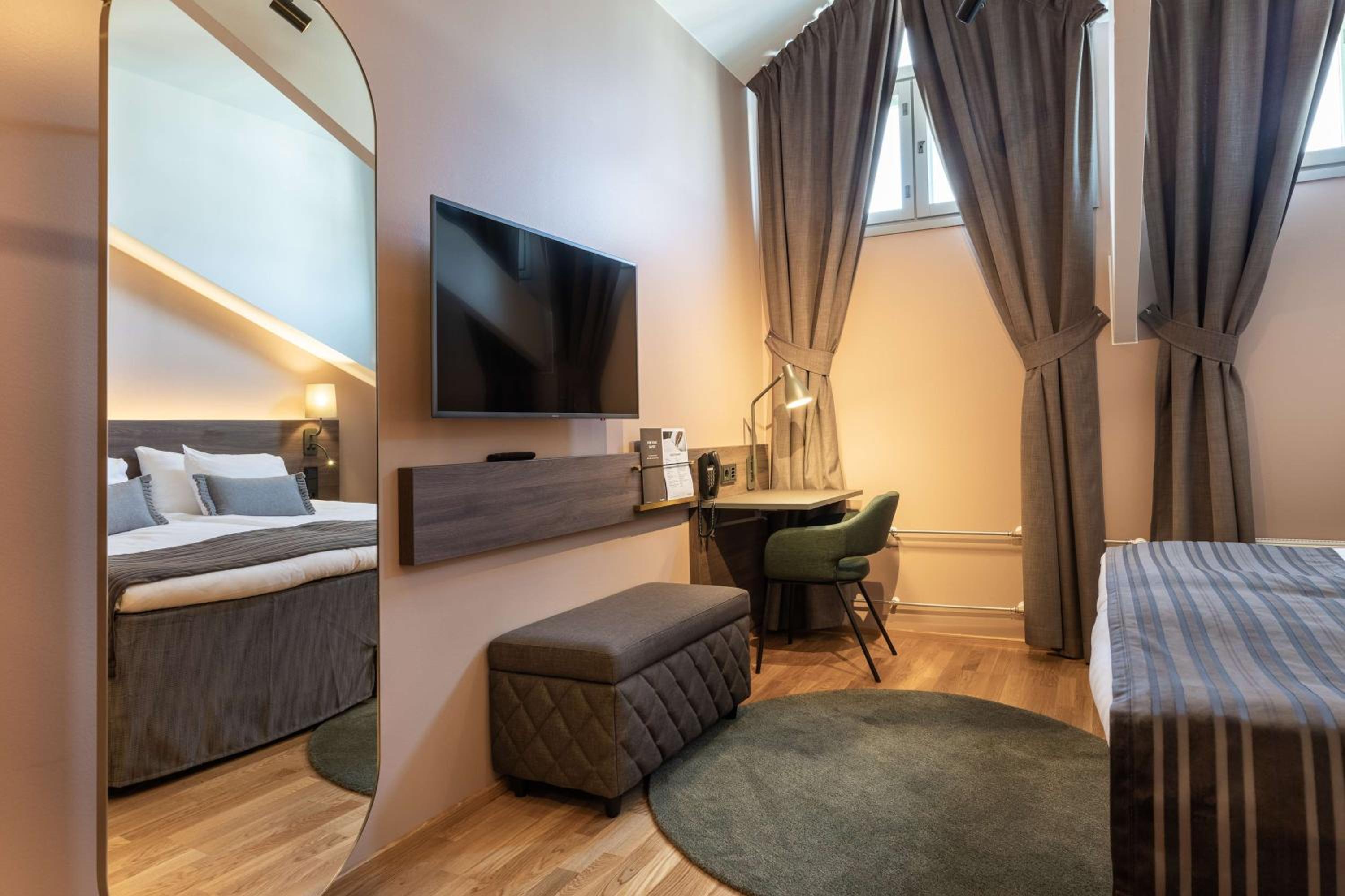 Standard King Room - Photo 8