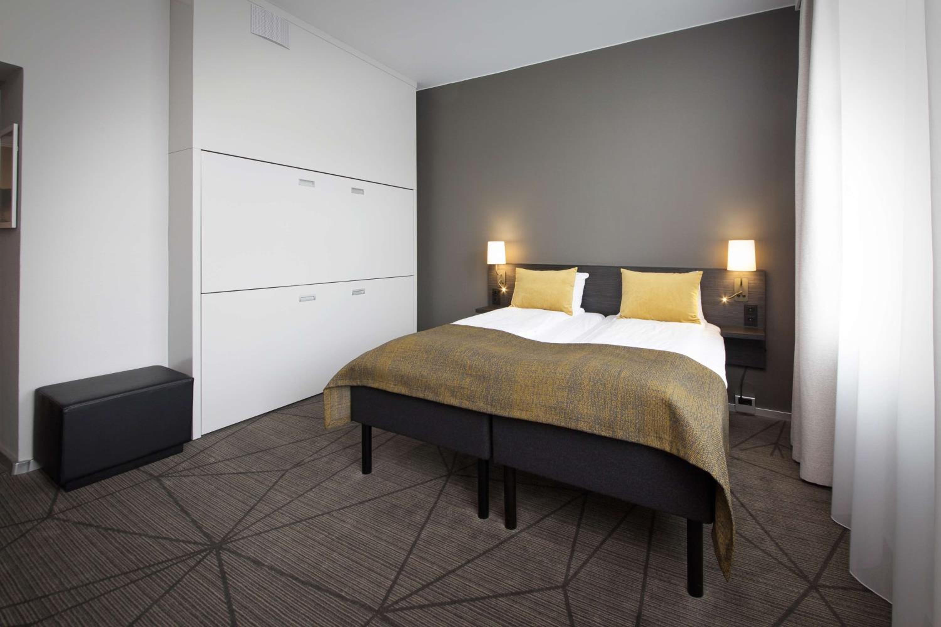 Standard Family Room - Photo 4