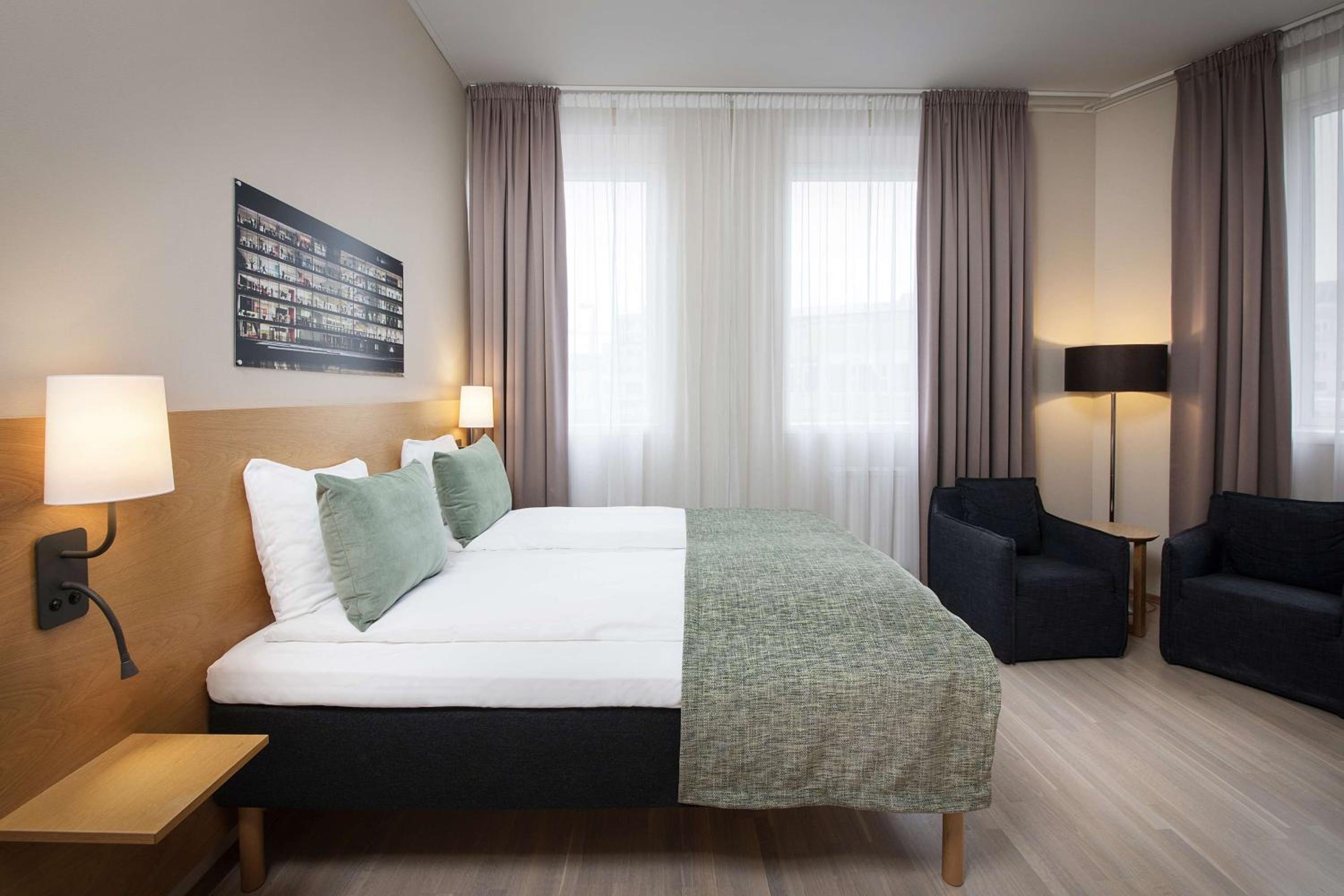 Economy Twin Room (exterior building) - Photo 1