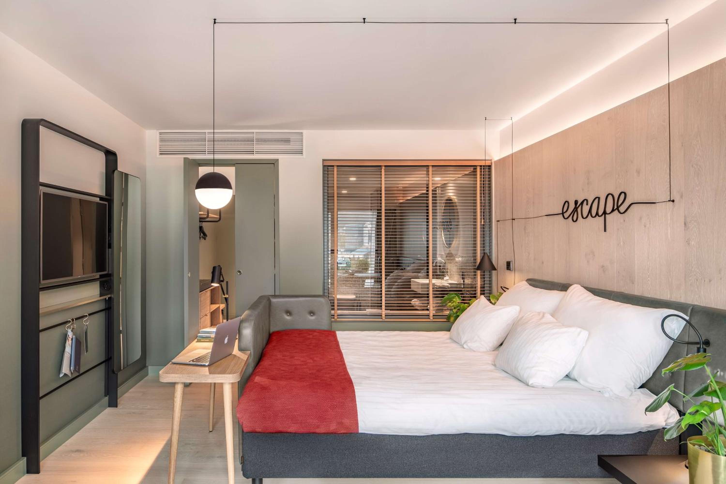 Deluxe Double Room with Balcony - Photo 2