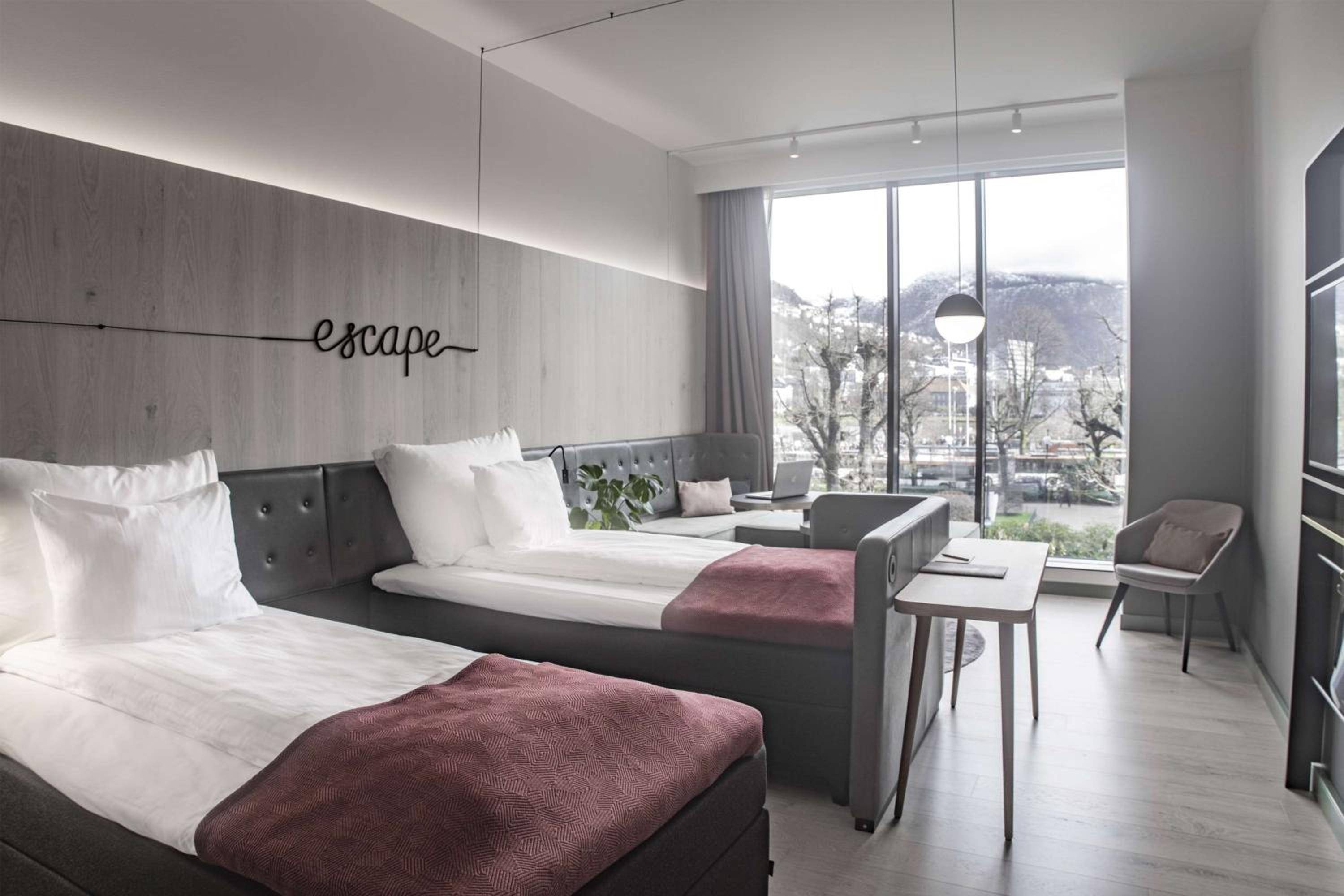 Deluxe Twin Room with Park View - Photo 7