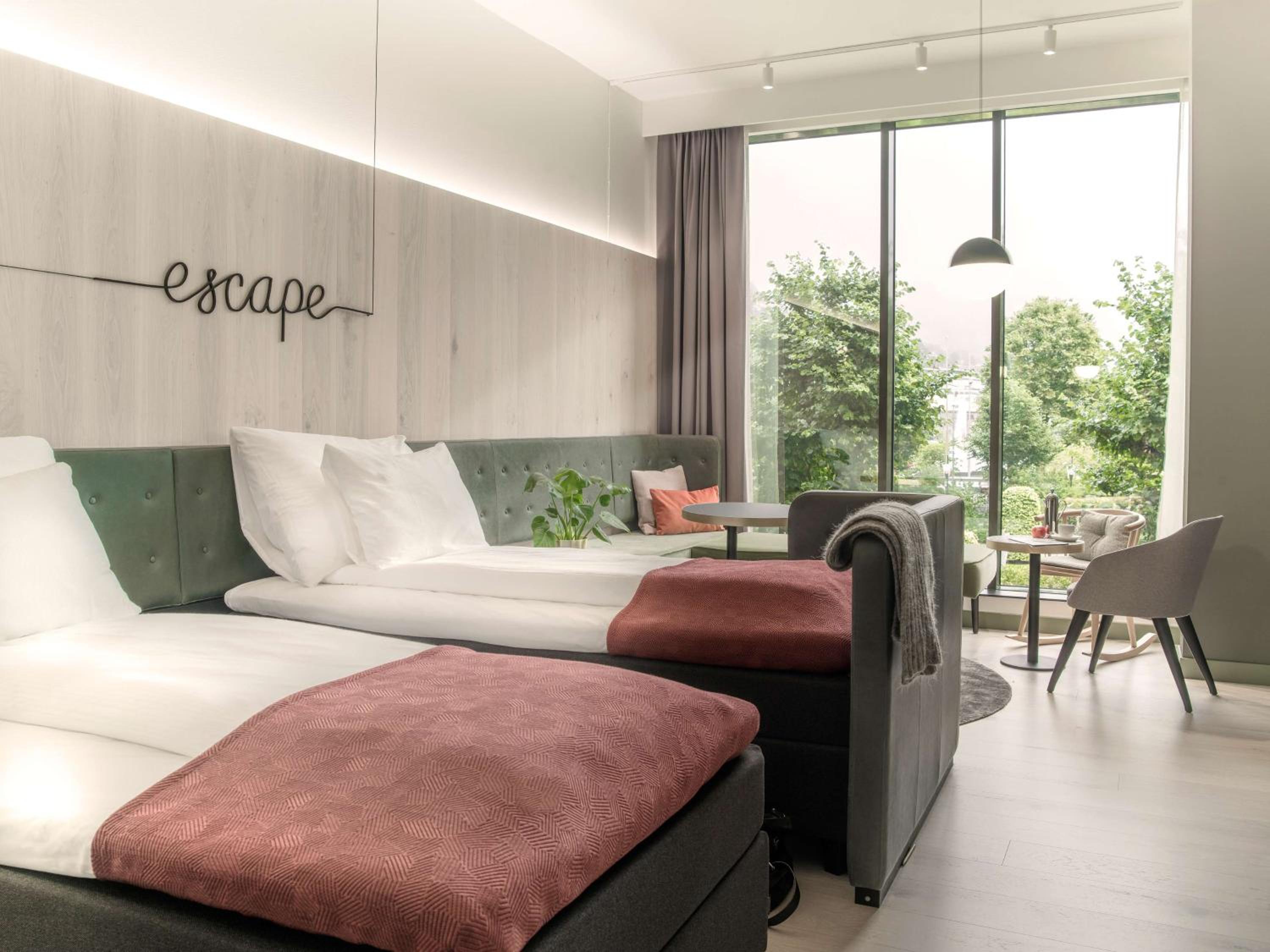Deluxe Twin Room with Park View - Photo 5