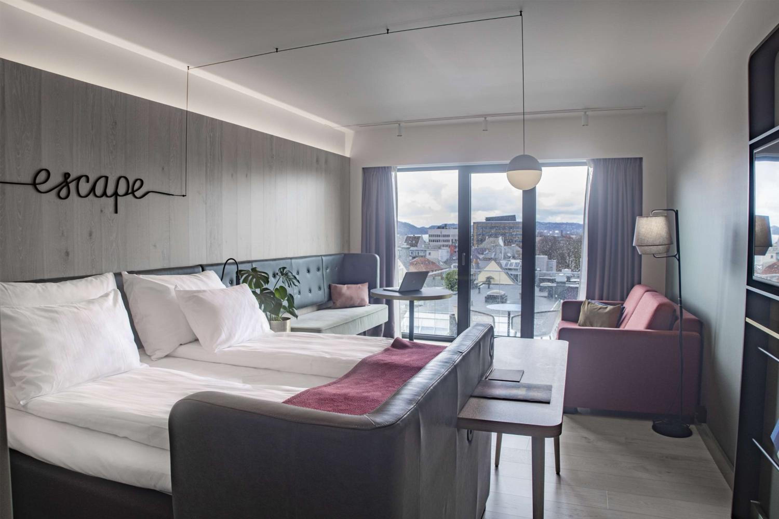 Double Room with Balcony and Sea View - Photo 1