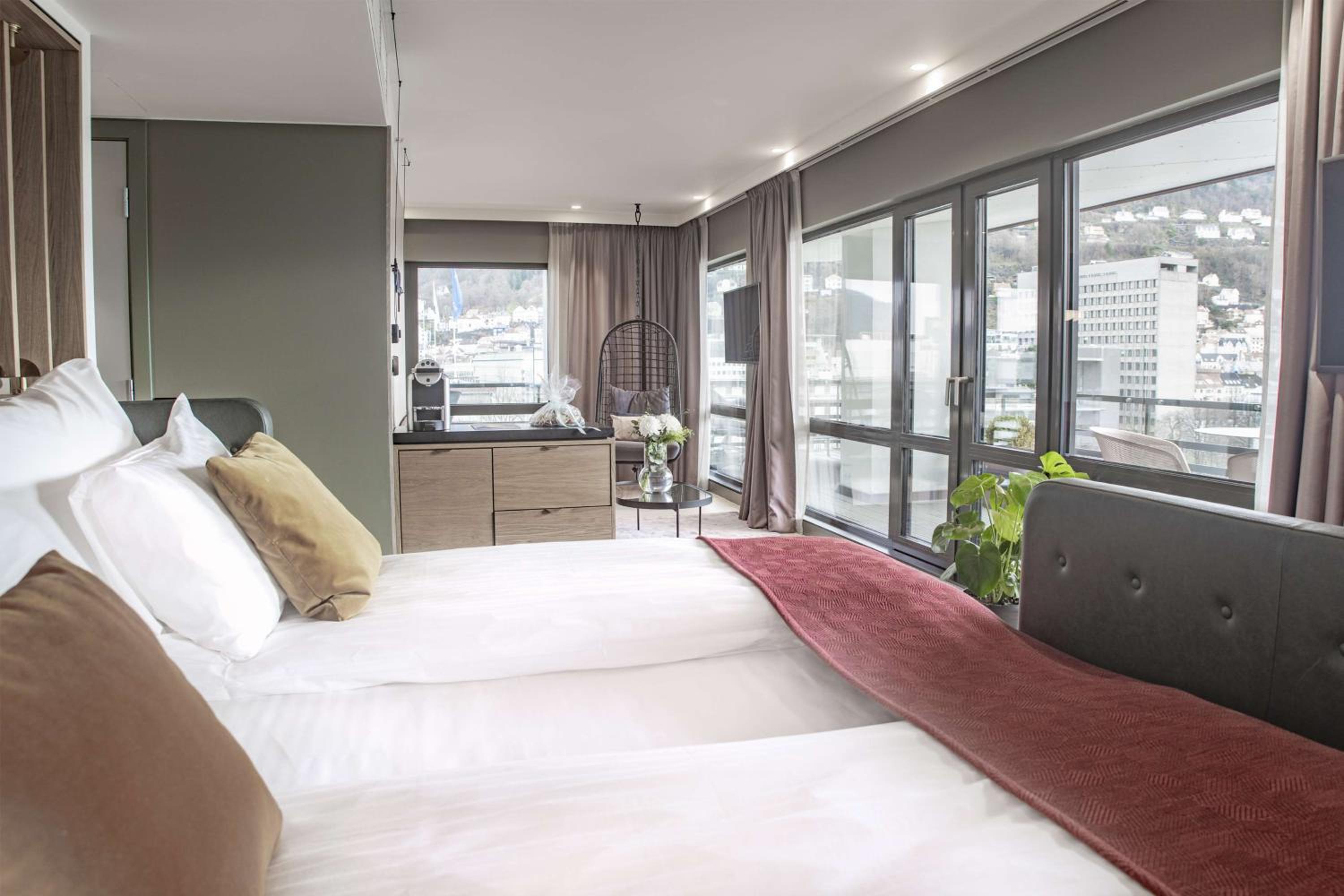 Norway Suite with Sauna and Jacuzzi