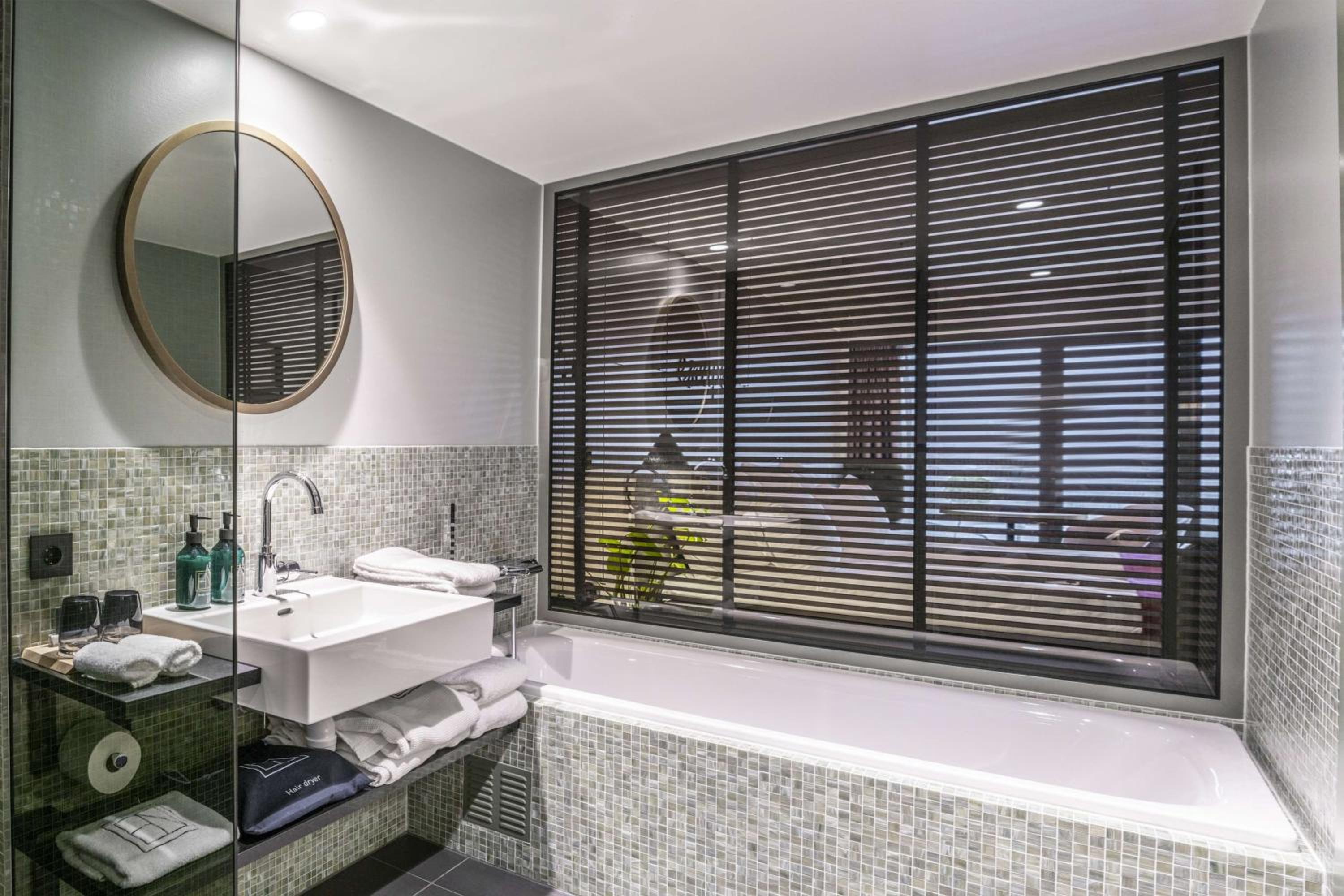 Deluxe Double Room with Balcony - Photo 3