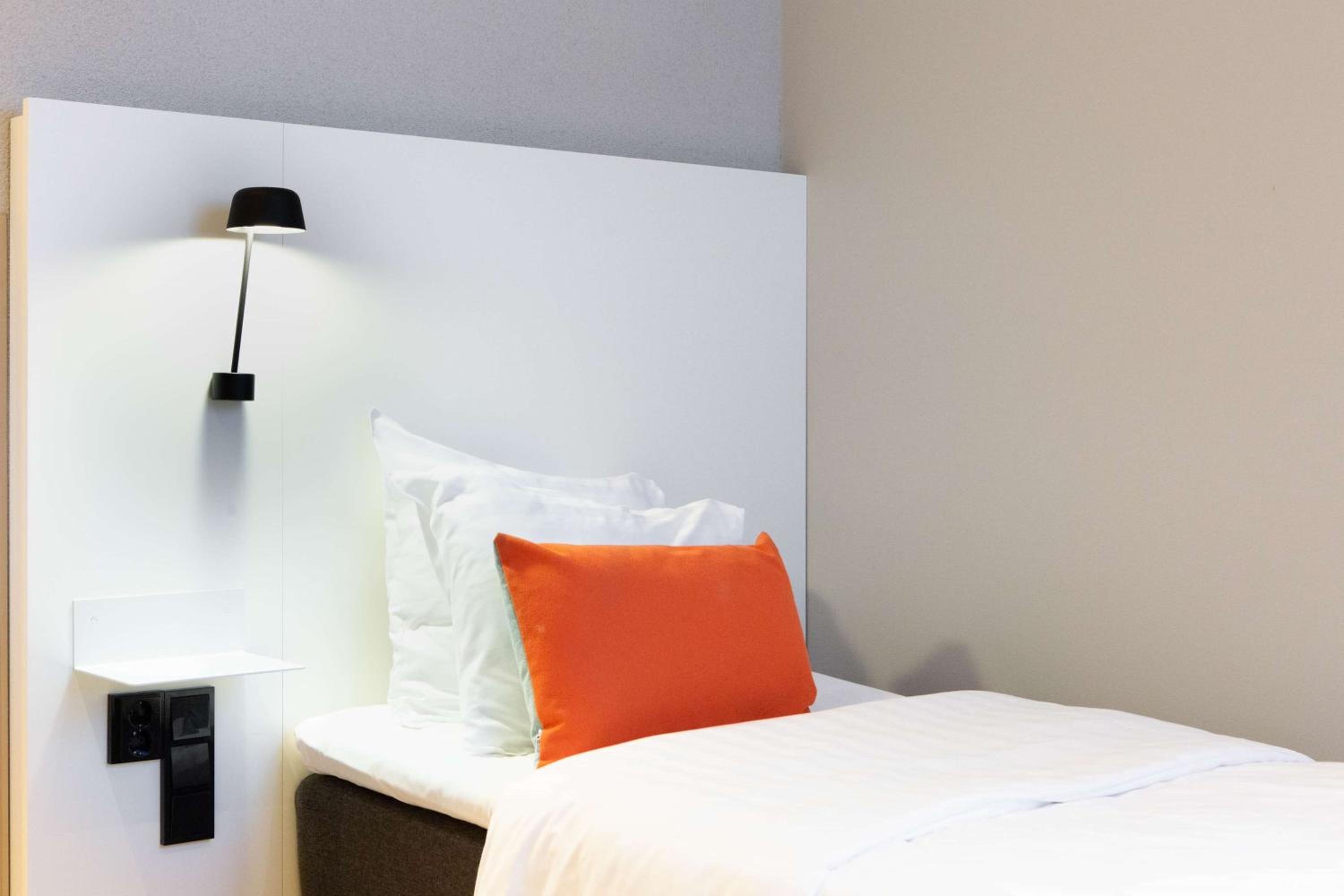 Bed & Sleeping Area