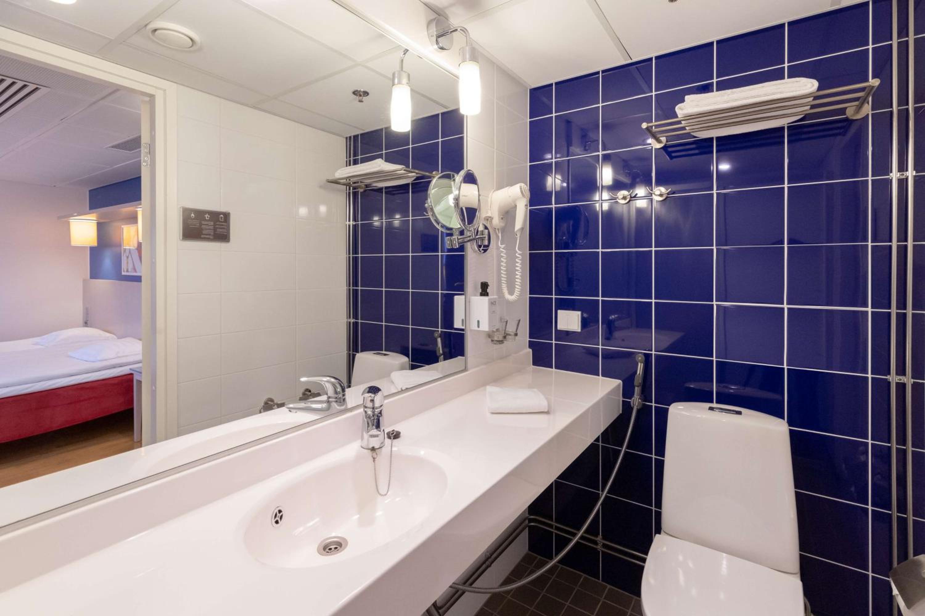 Superior Twin Room with City View photo 2