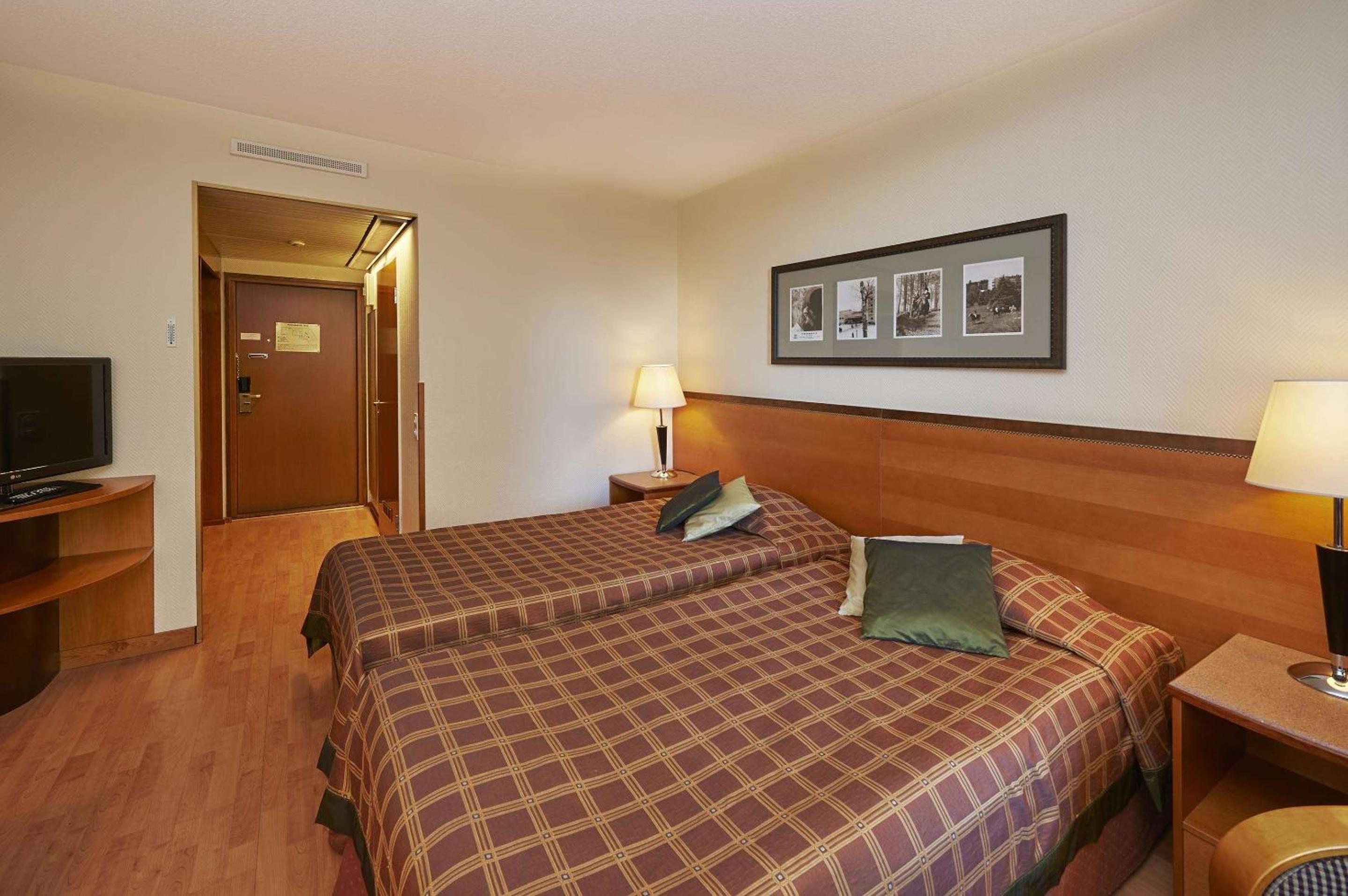 Standard Twin Room - Photo 1