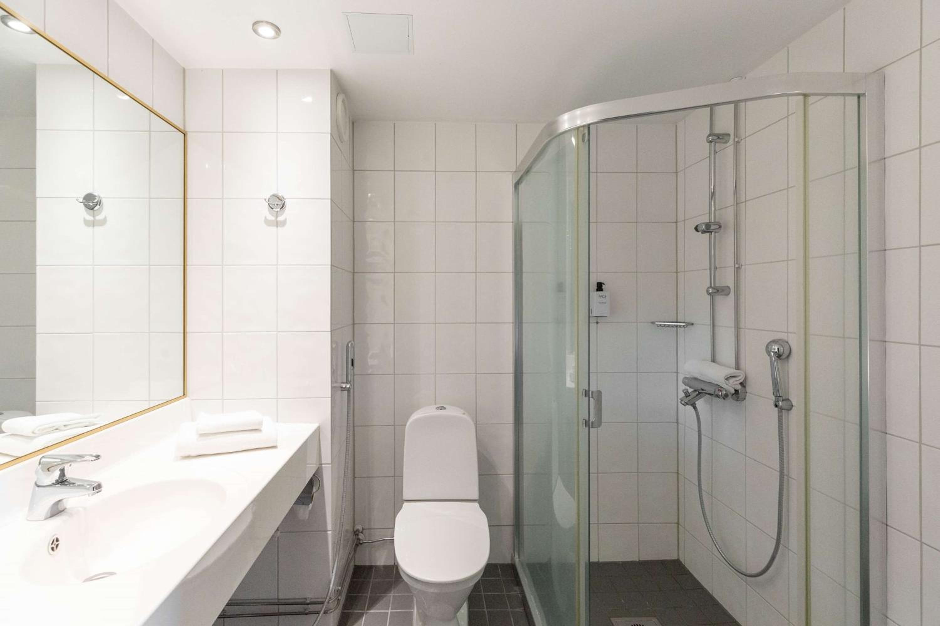 Standard Twin Room - Photo 4