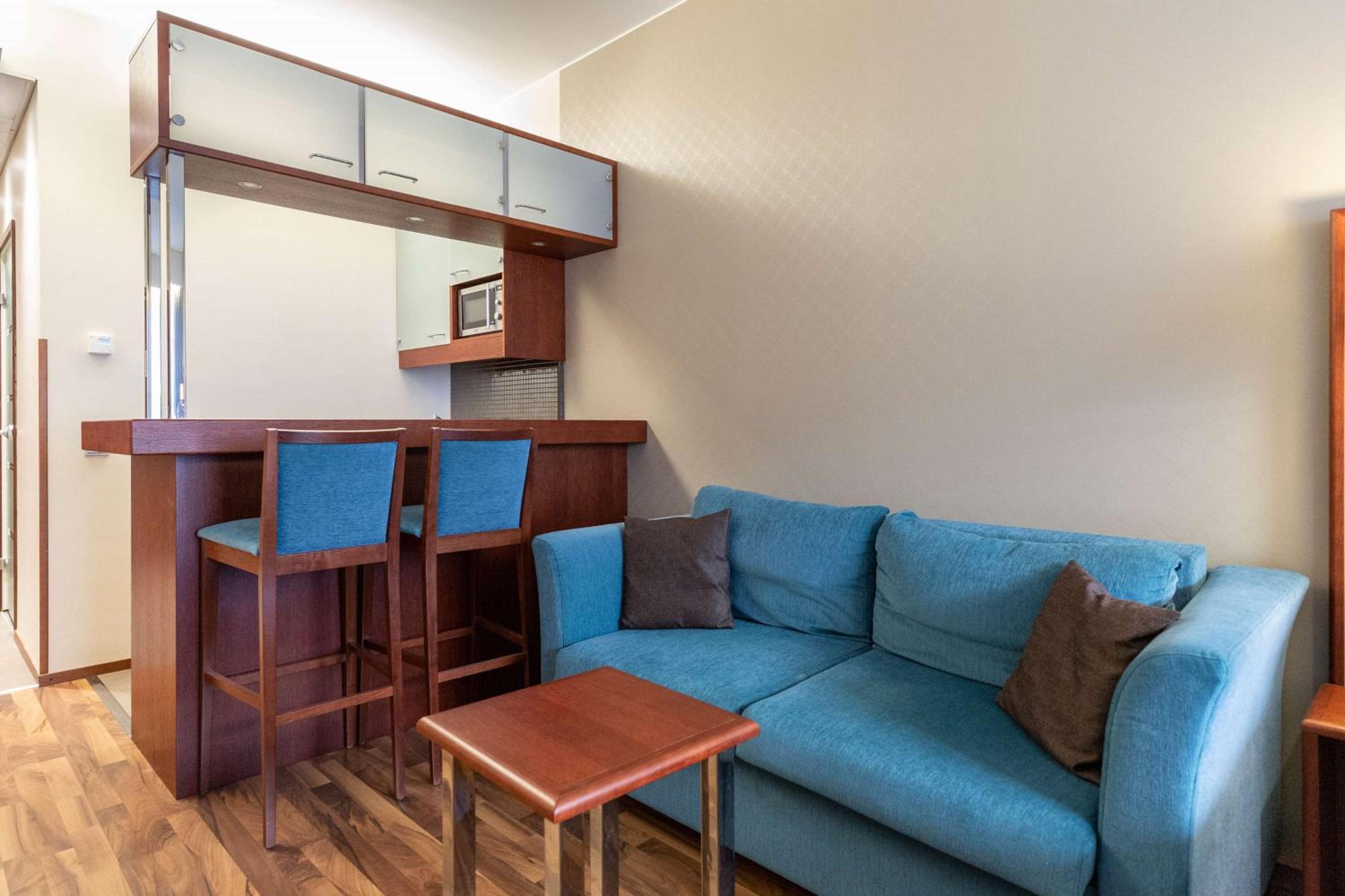 Superior Family Room - Photo 3