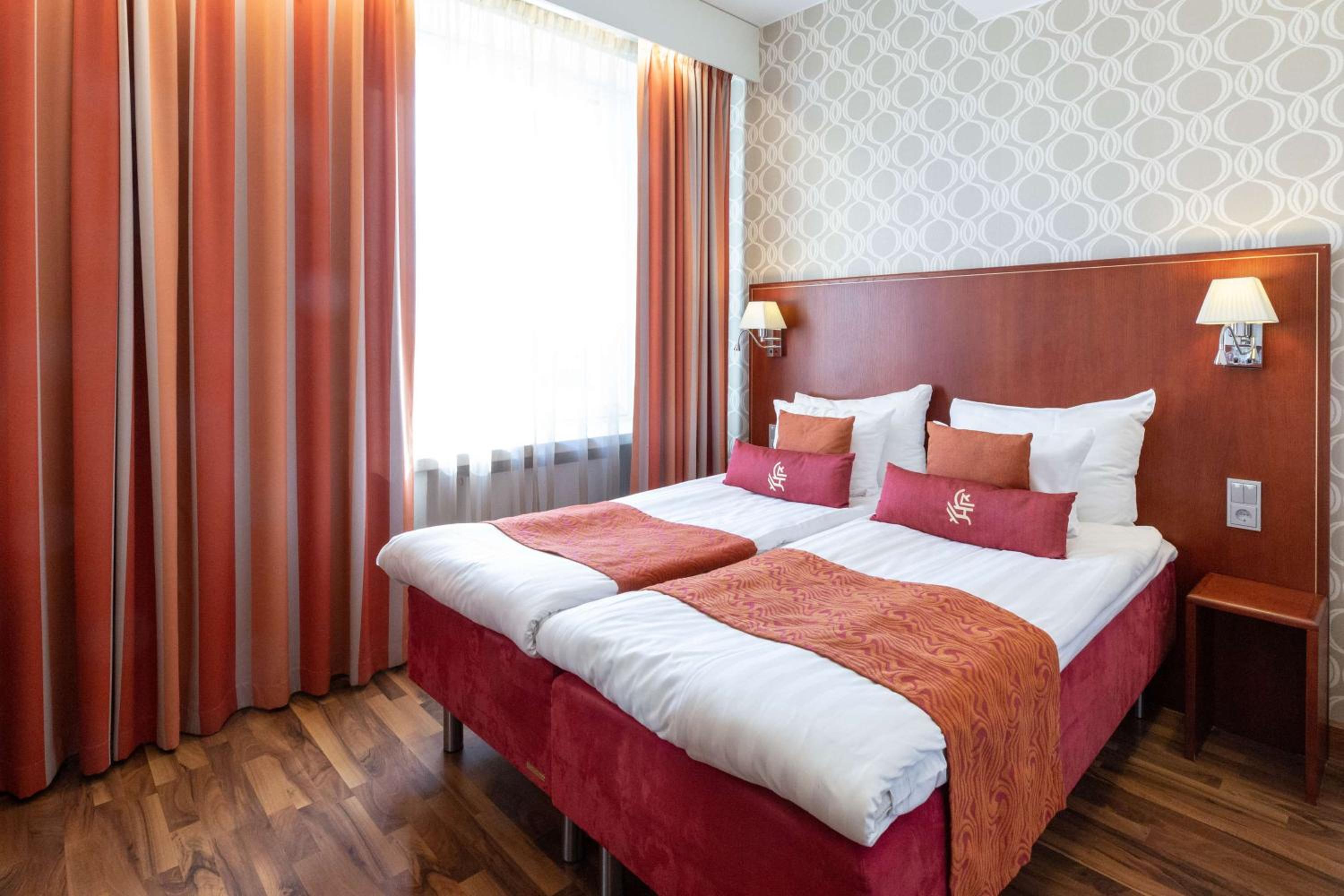 Standard Twin Room - Photo 1