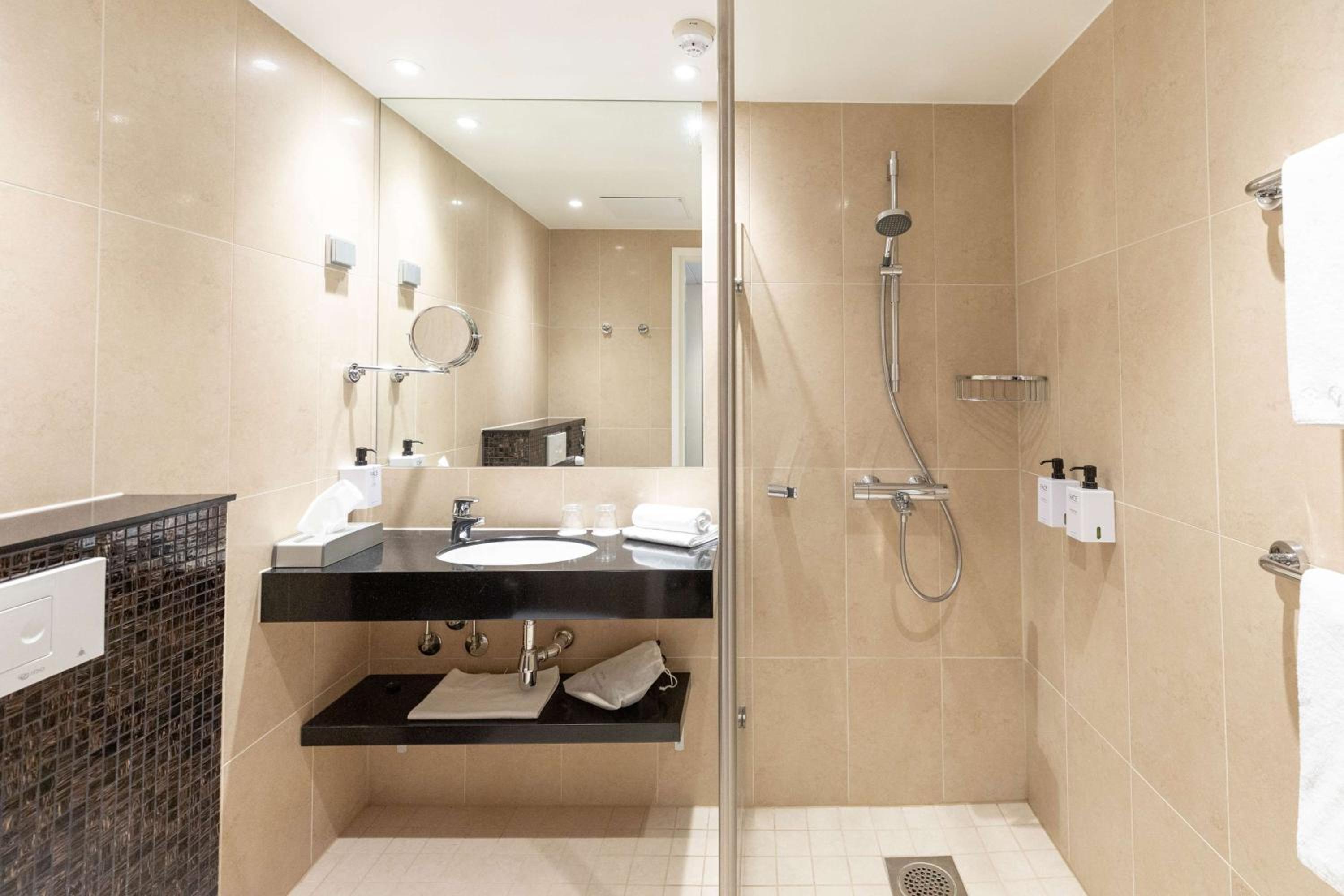 Superior Twin Room - Photo 5