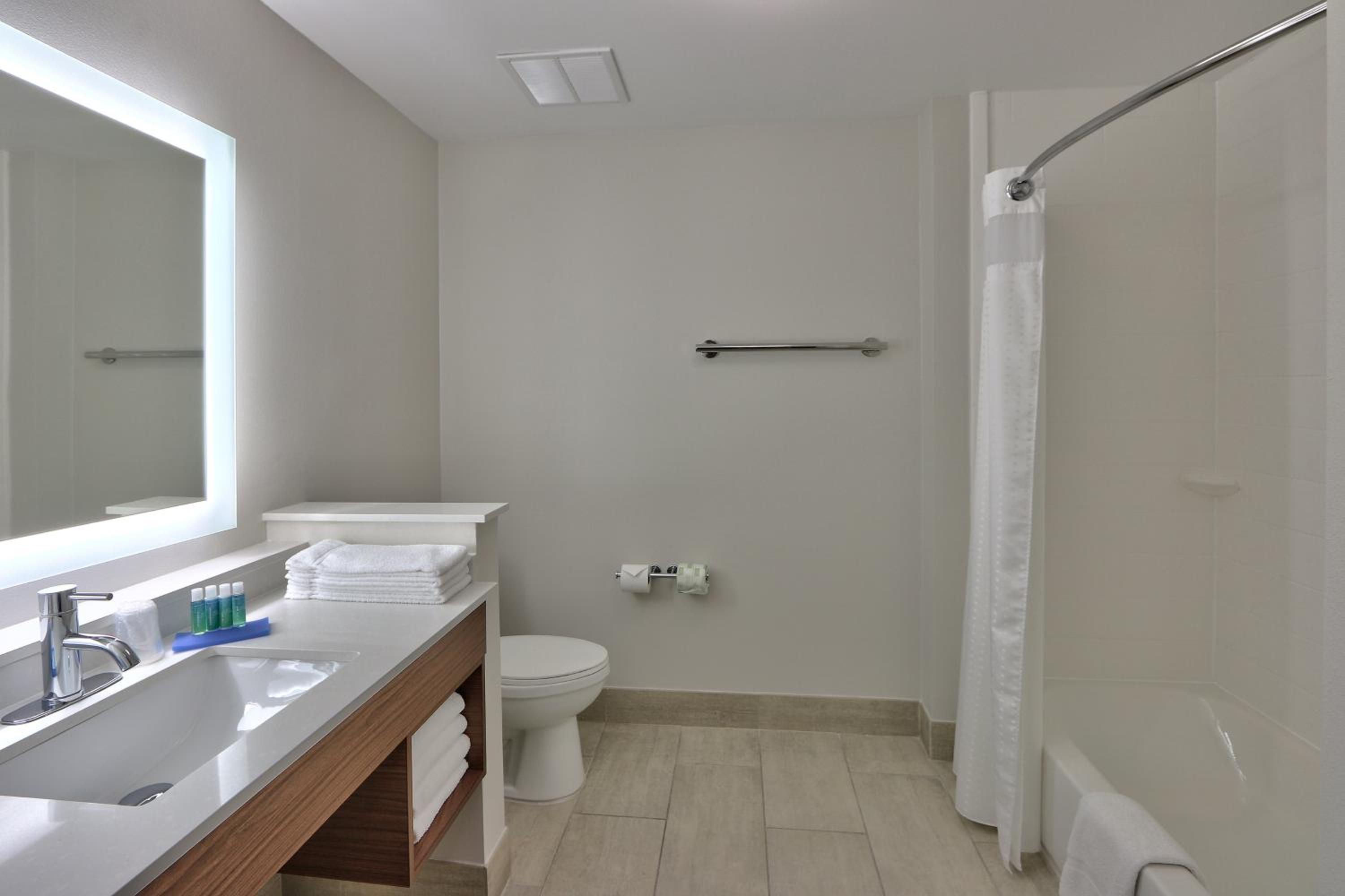 Double Room with Two Double Beds - Hearing Accessible  photo 2