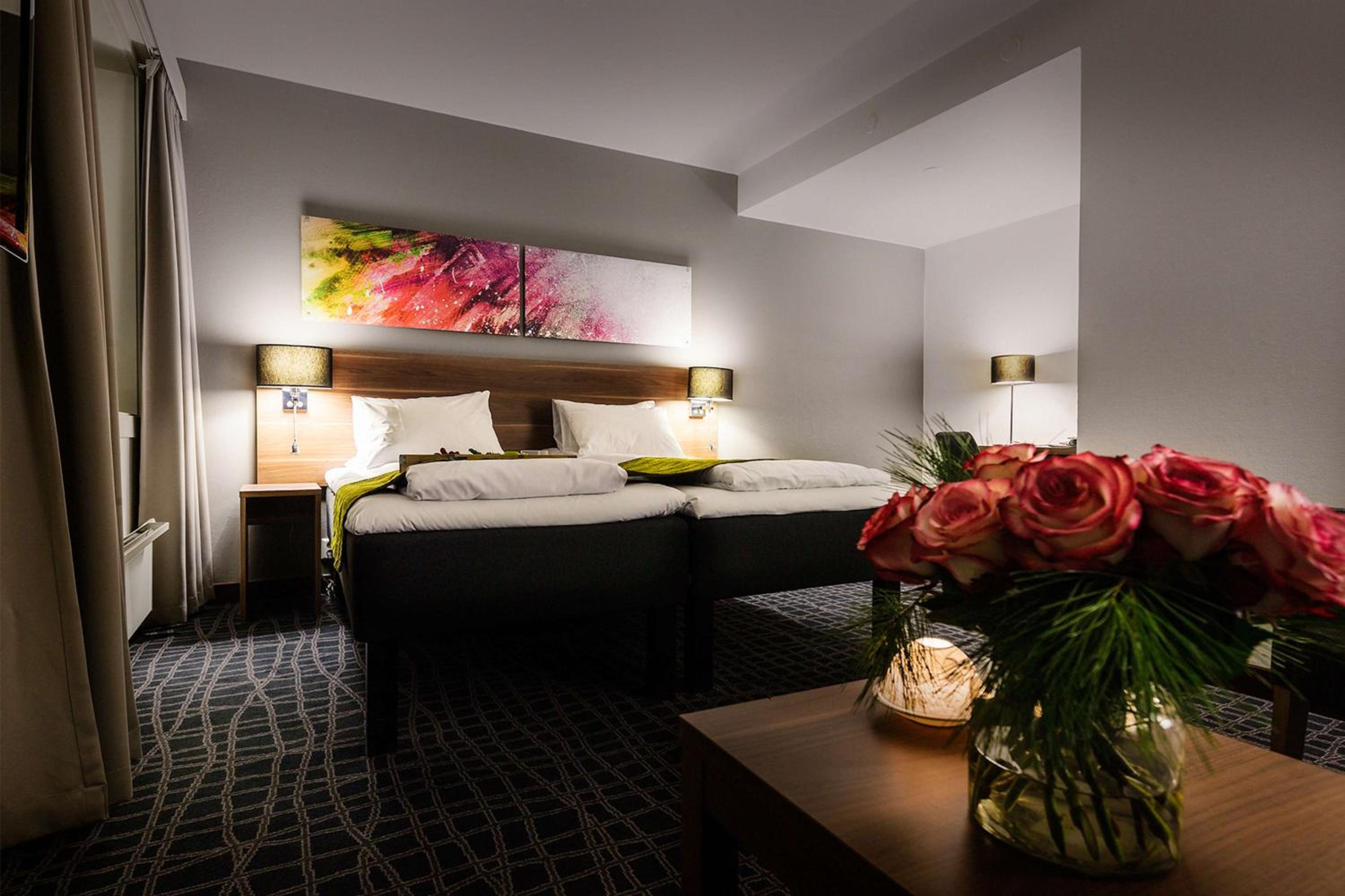 Standard Twin Room - Photo 3