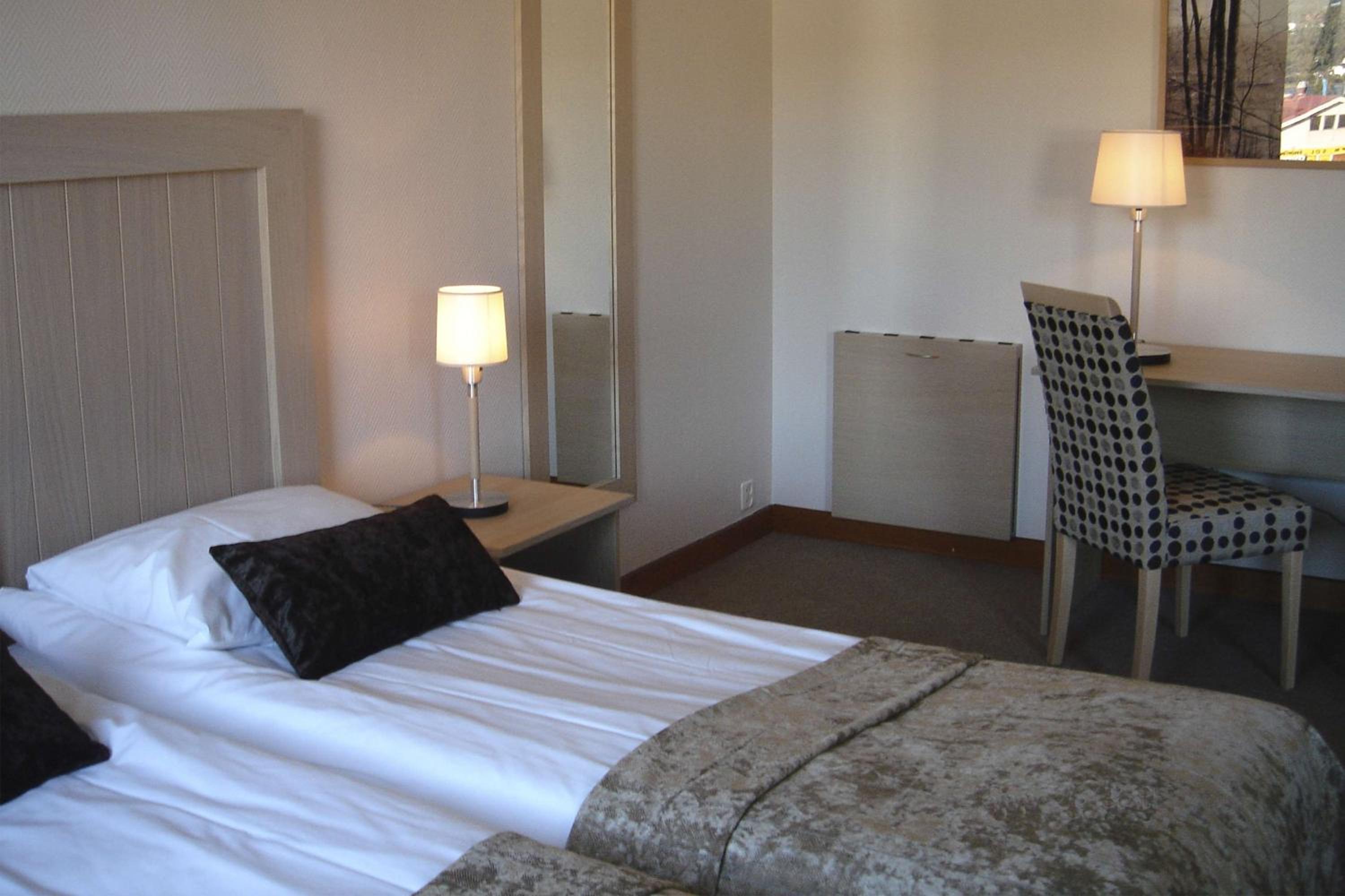 Standard Twin Room - Photo 2