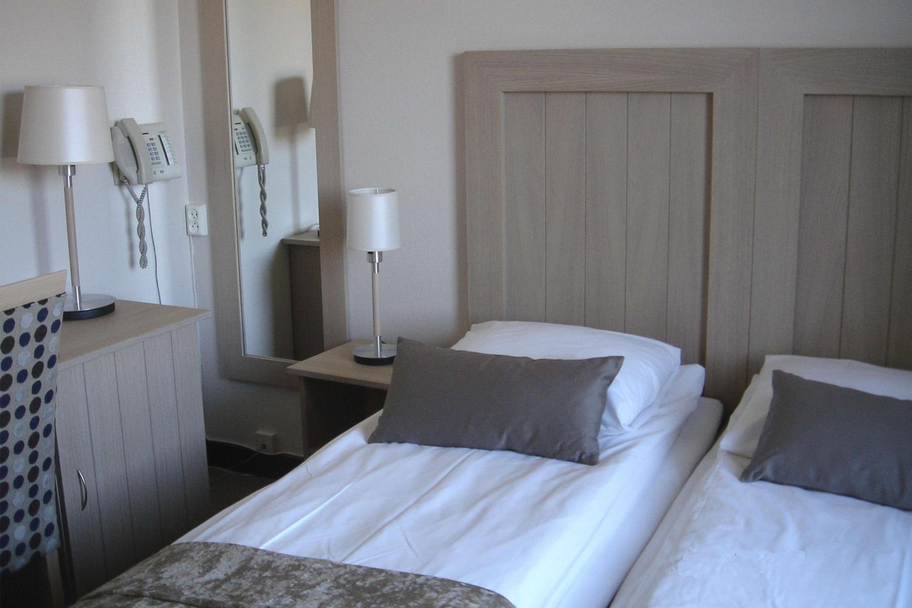 Standard Twin Room - Photo 1