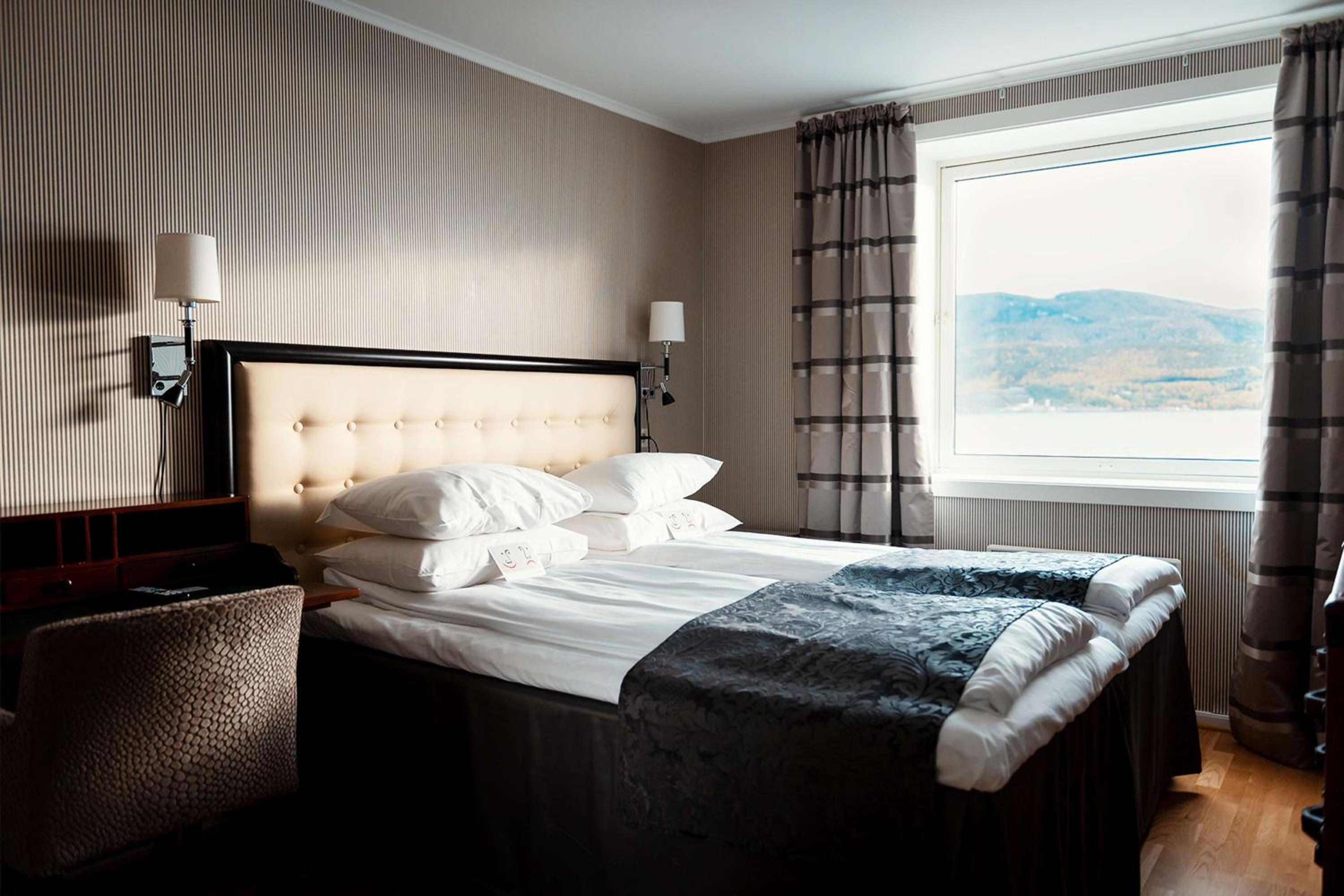 Master Suite with Sea View - Photo 3