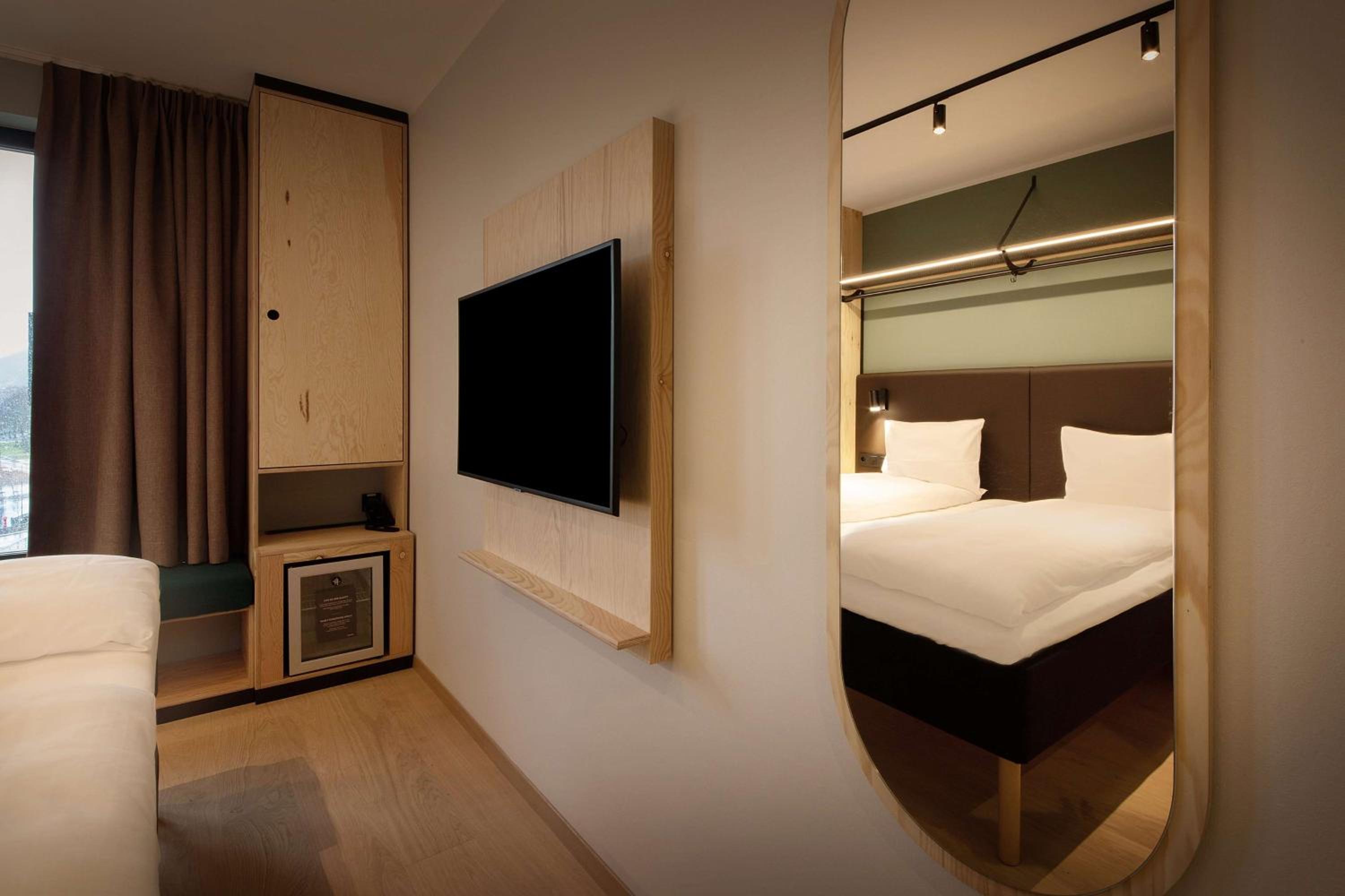 Standard Twin Room - Photo 4