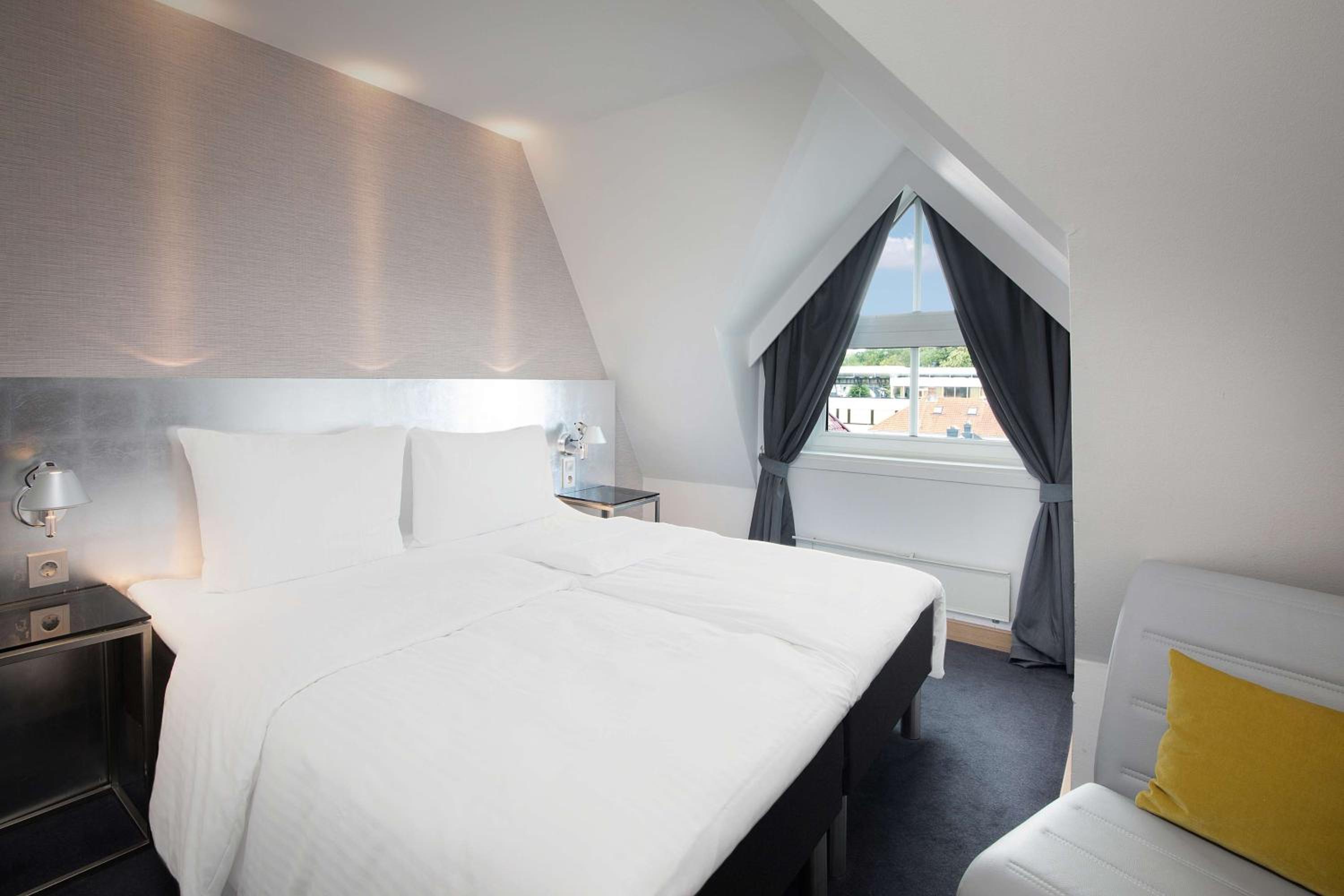 Standard King Room photo 1
