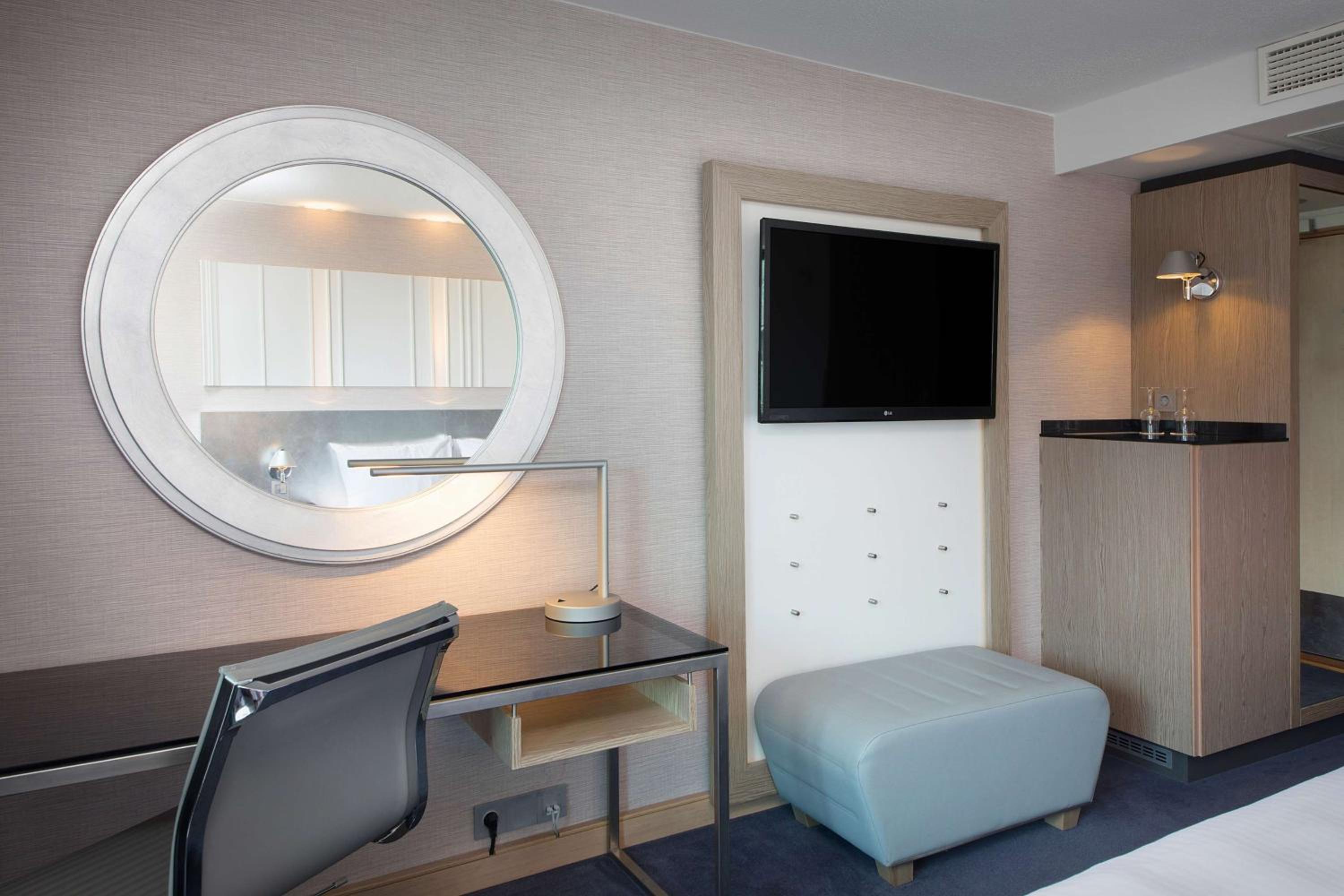Standard King Room photo 3