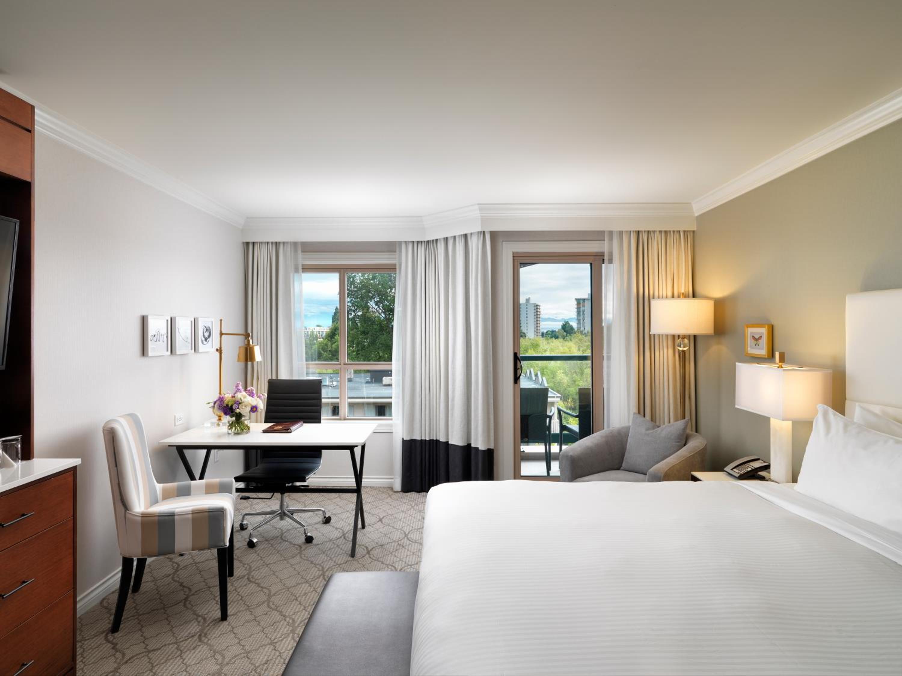 Signature Victoria Room: King Bed - Photo 1