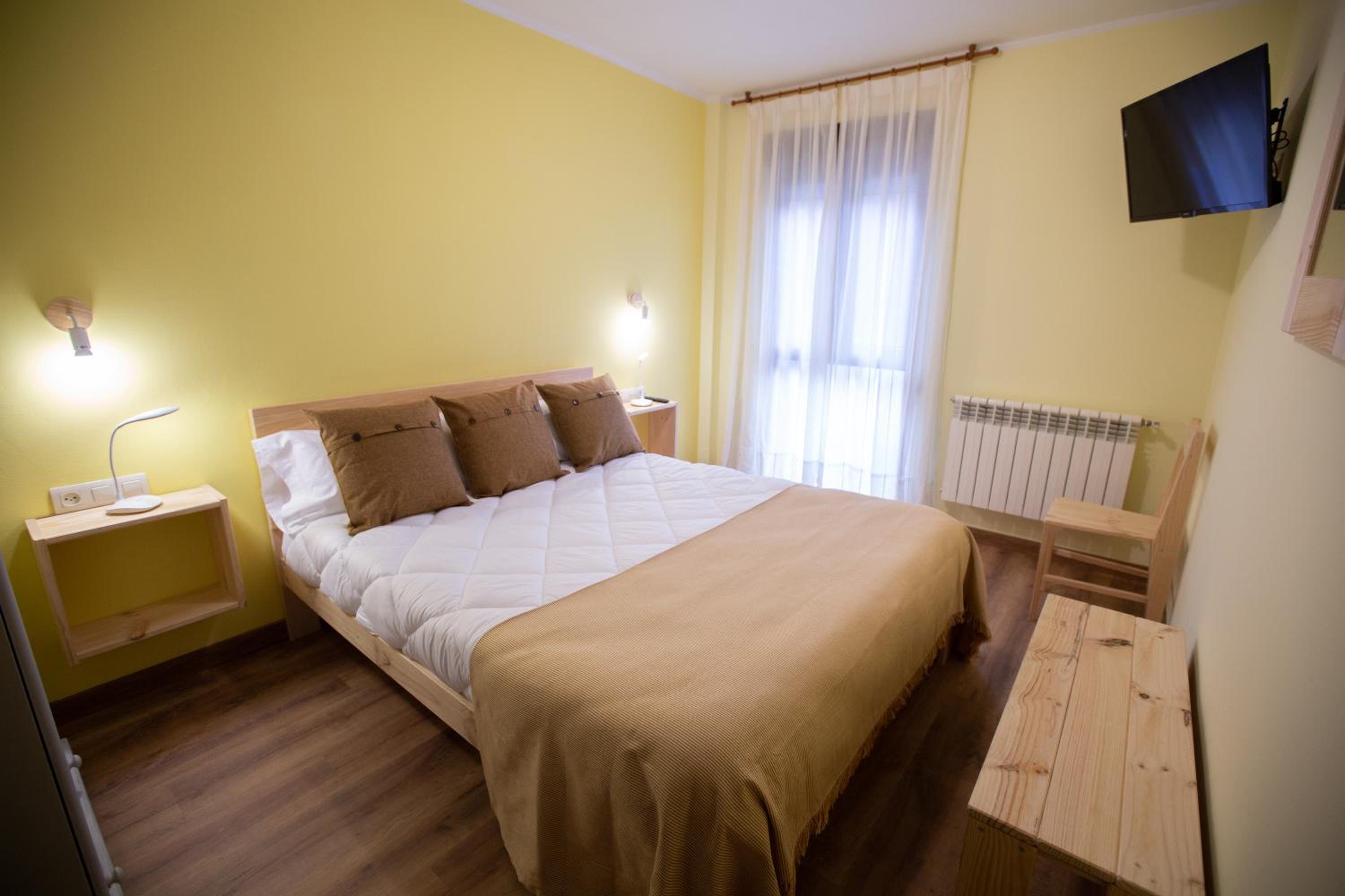 Double or Twin Room - Photo 3