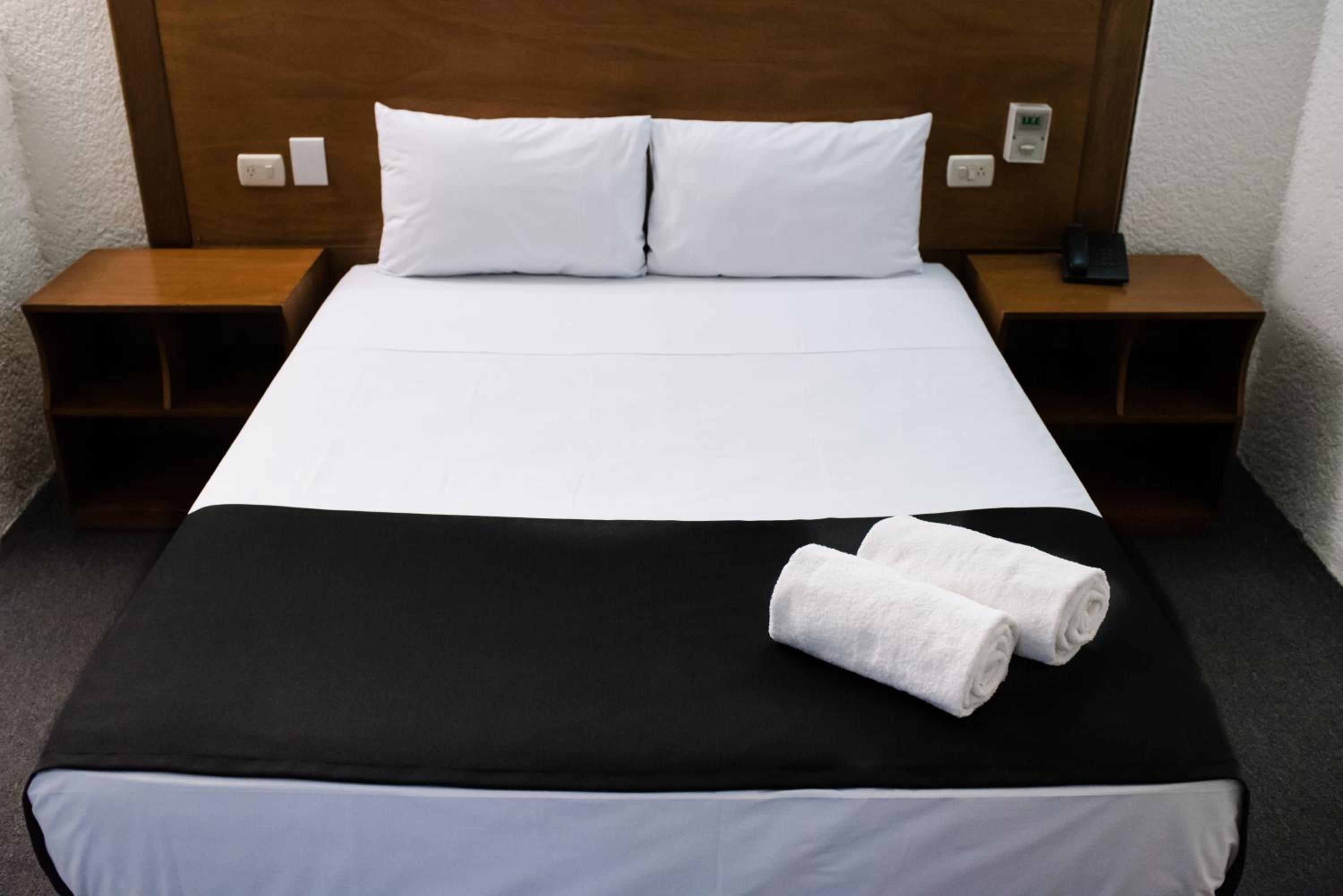 Double Room with One Double Bed - Photo 4