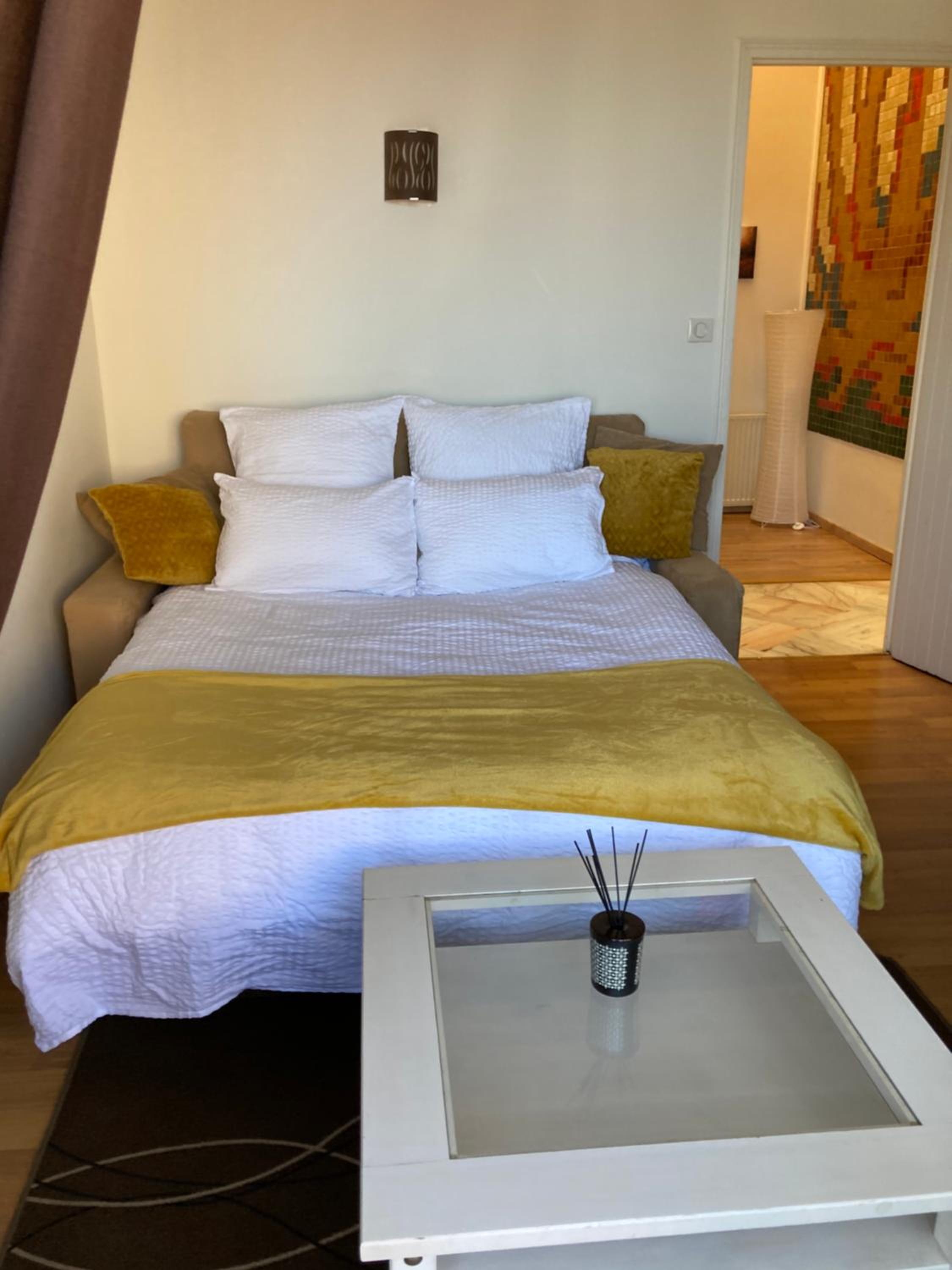 One-Bedroom Apartment - Photo 8