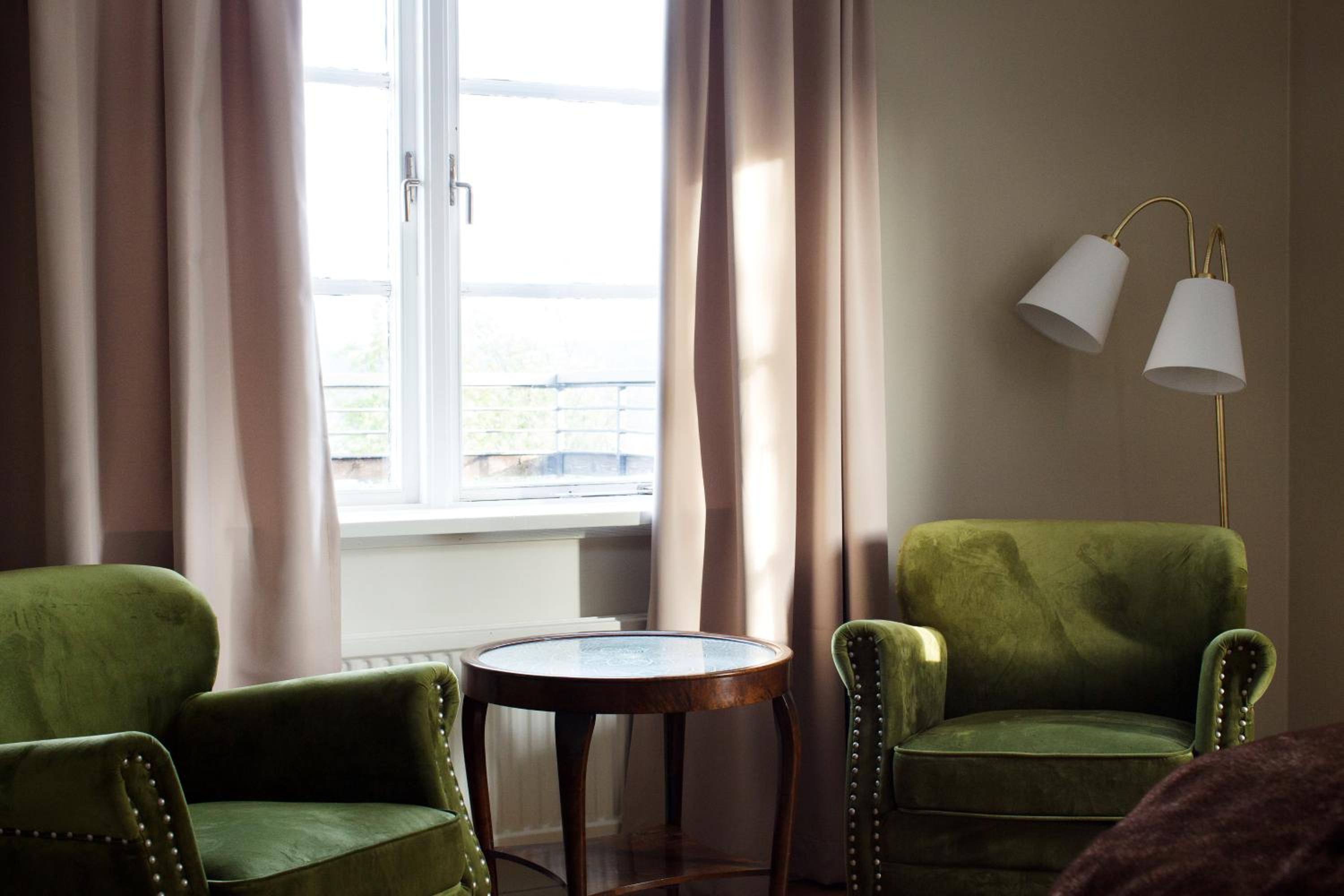 Double Room with Lake View - Photo 8