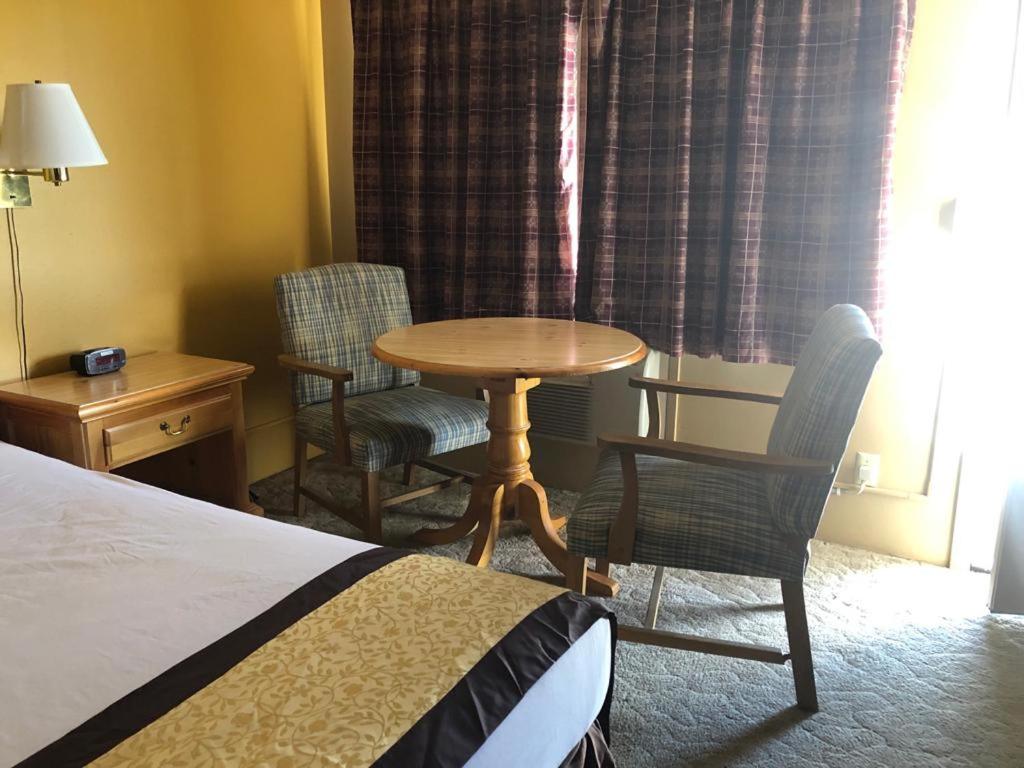 Deluxe Queen Room - Non-Smoking - Photo 14