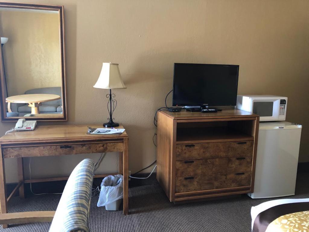 Deluxe Queen Room - Non-Smoking - Photo 5