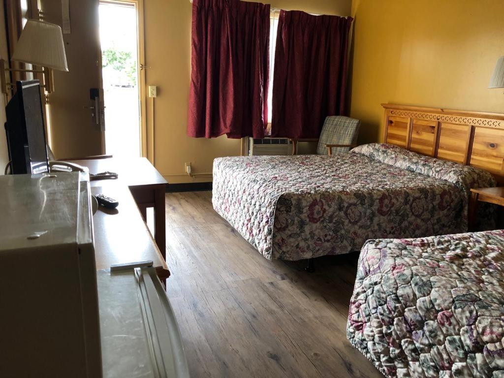 Deluxe Queen Room - Non-Smoking - Photo 2