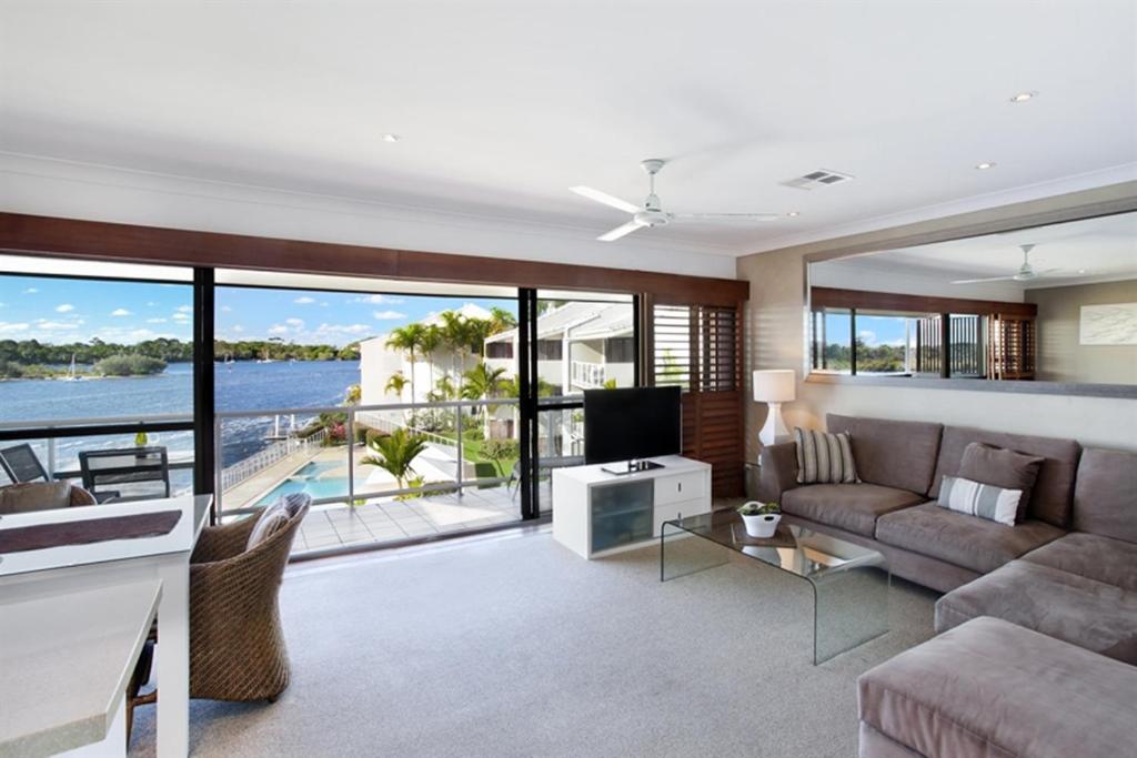 Deluxe Two-Bedroom Apartment - Waterfront photo 2