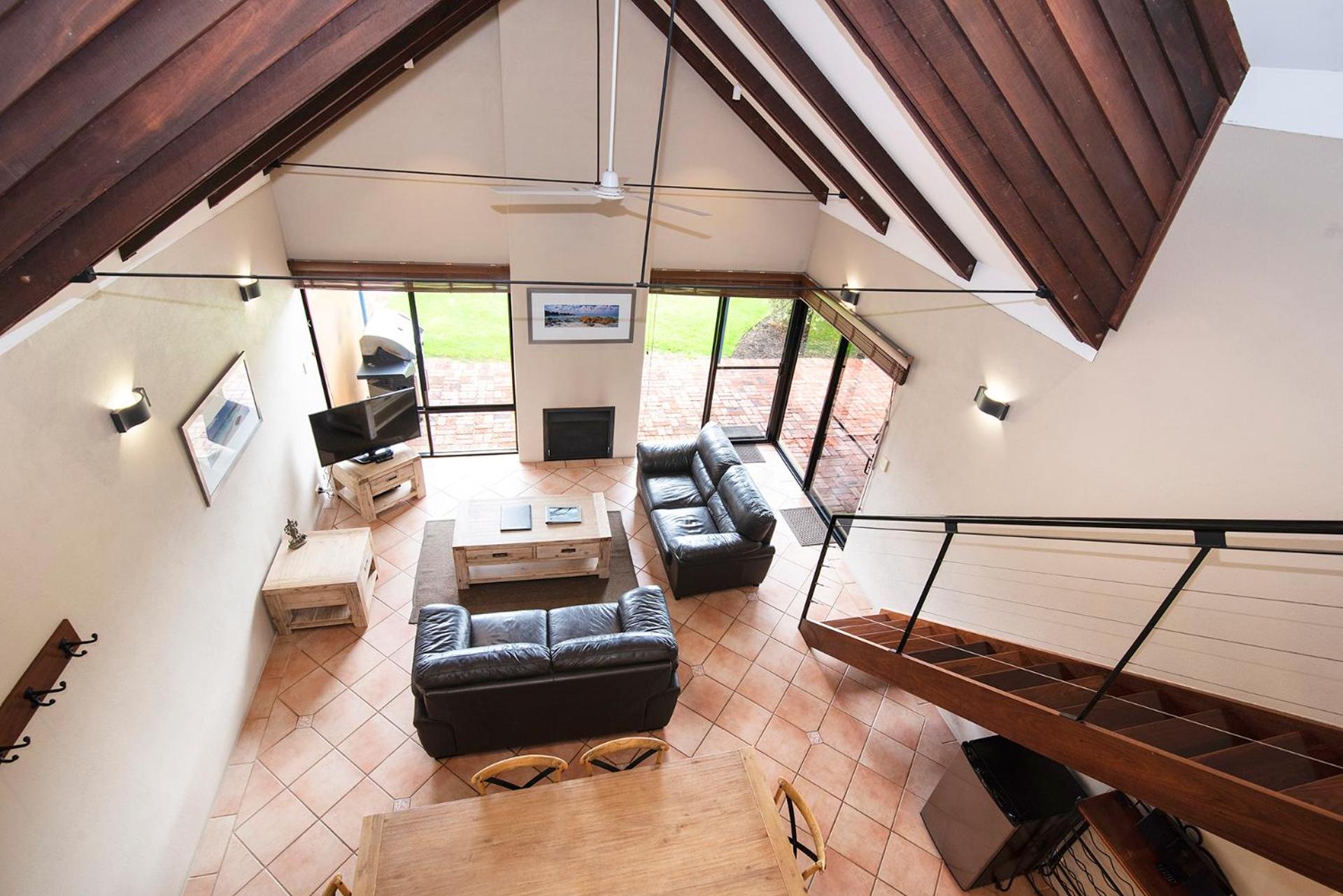 Albatross - Two Bedroom Cottage with Loft photo 3